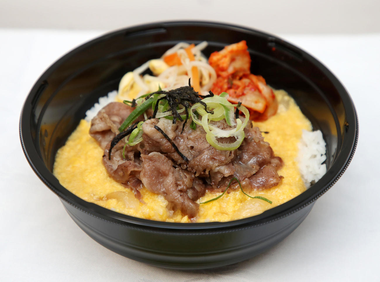 国産牛使用！岡田監督のにんにく塩カルビ丼