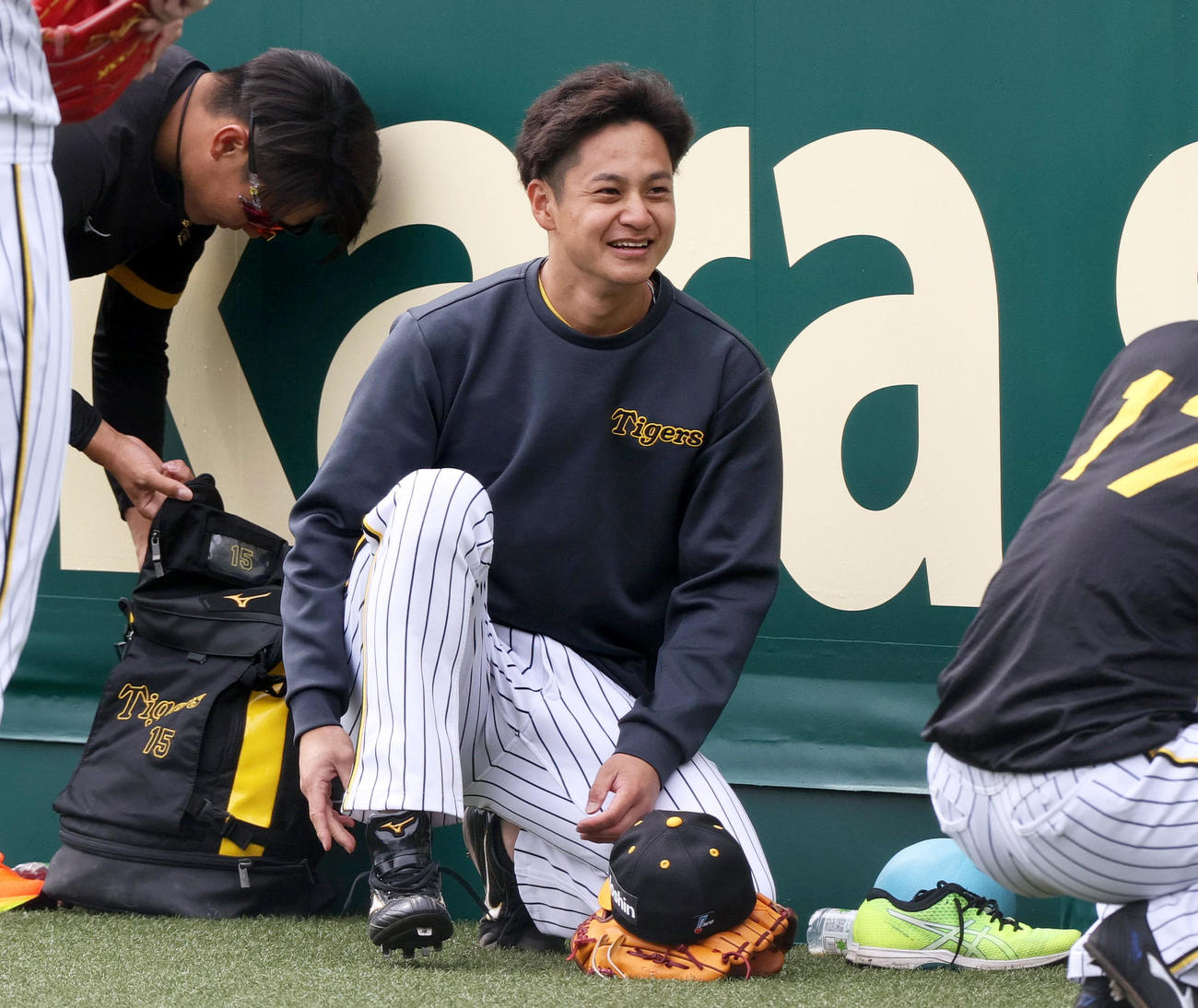 投手指名練習でリラックスした表情の阪神大竹耕太郎（撮影・上山淳一）