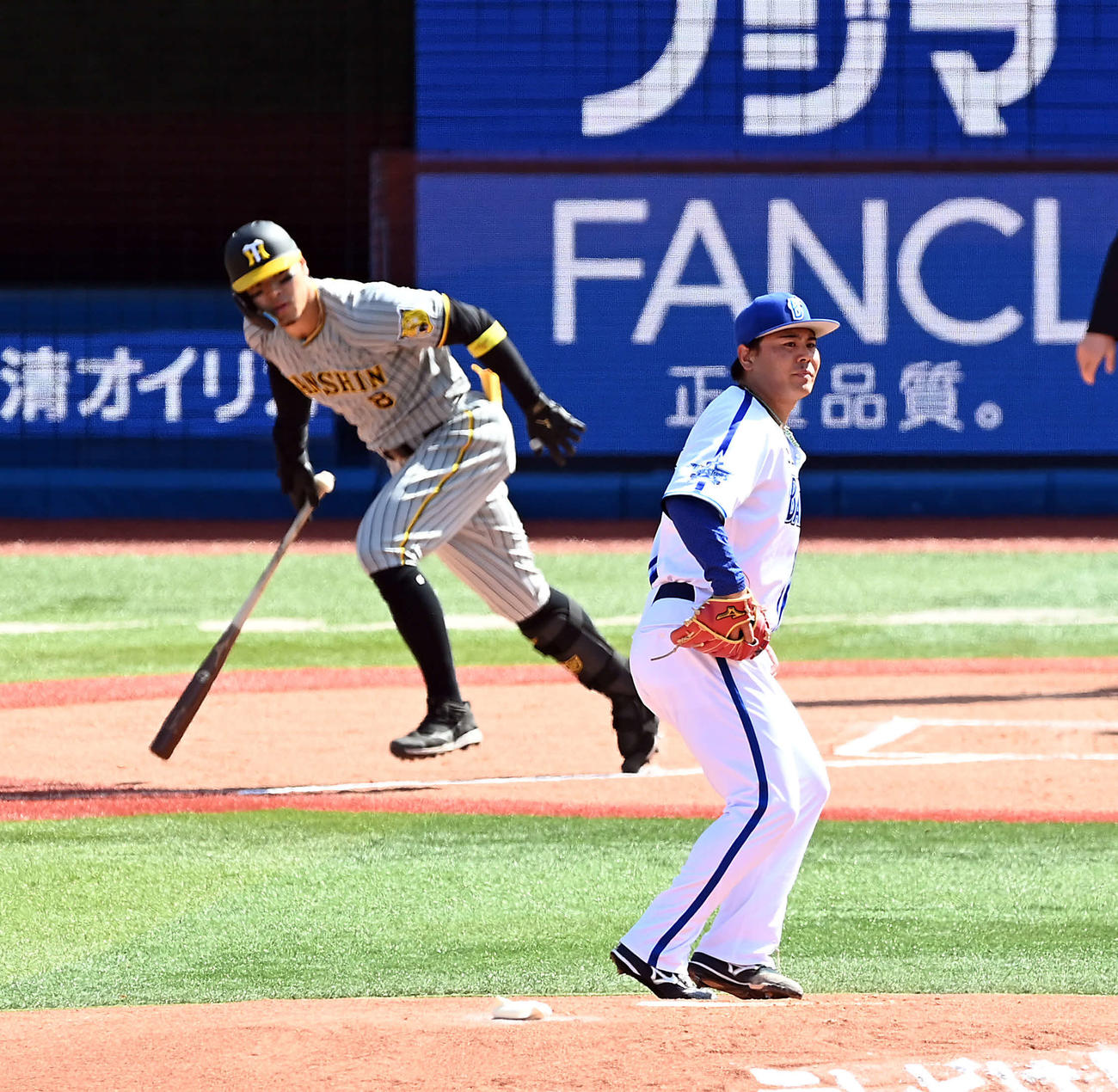 DeNA対阪神　1回表阪神無死満塁、佐藤輝に適時打を許す浜口（撮影・たえ見朱実）