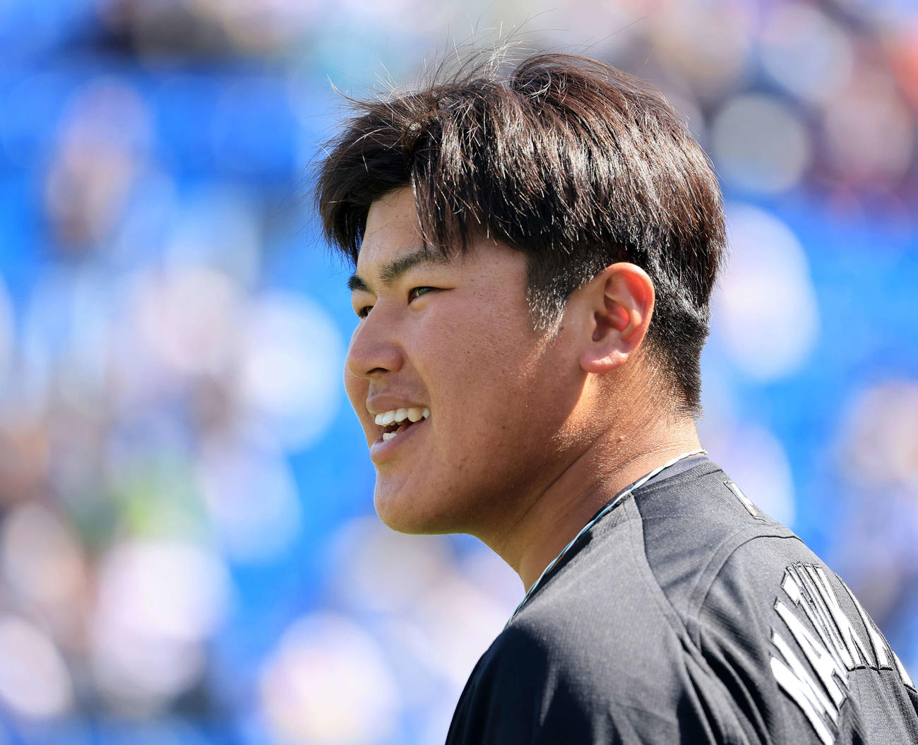ヤクルト対ロッテ　試合前、笑顔を見せるロッテ松川（撮影・浅見桂子）
