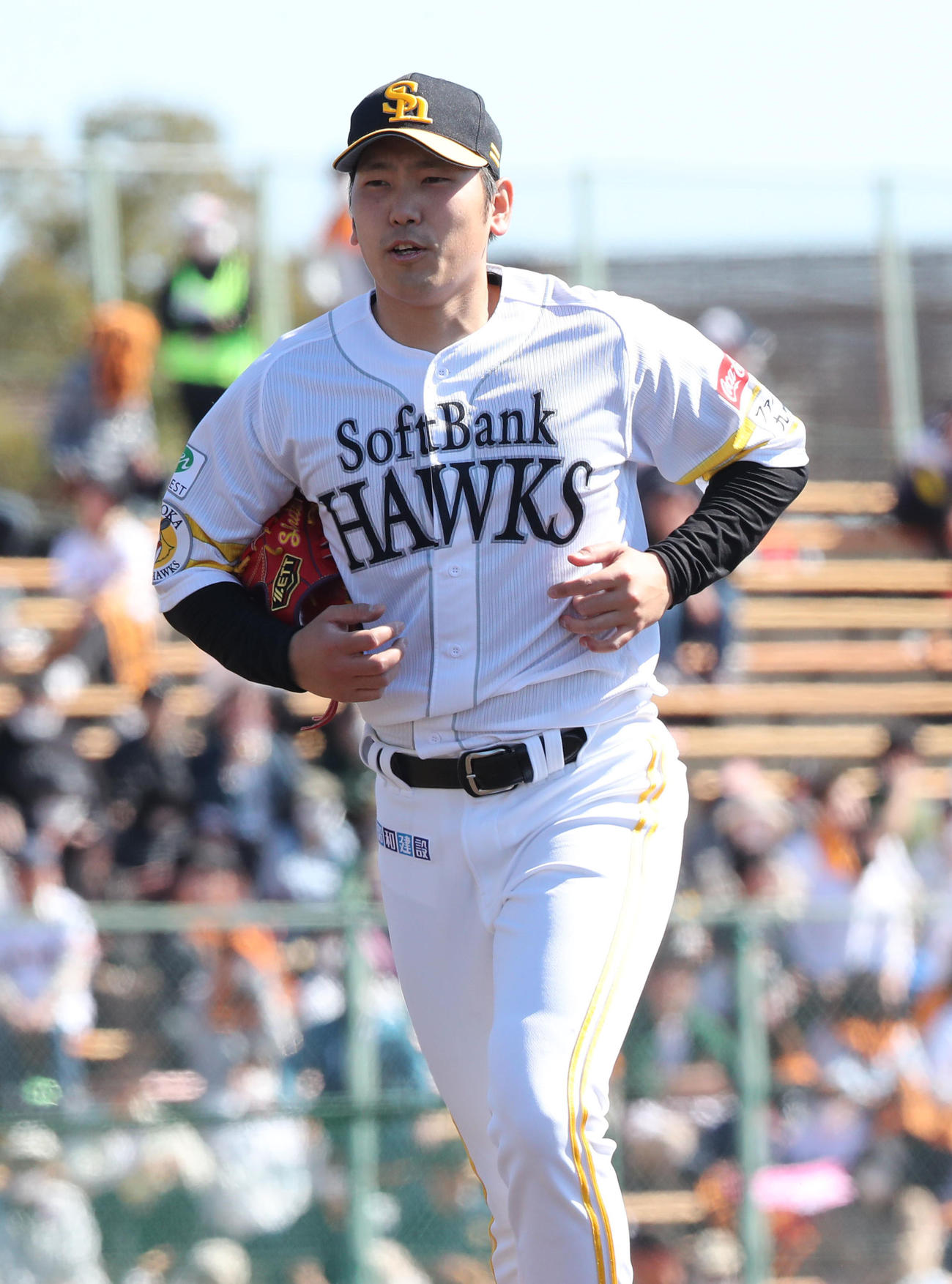 ソフトバンク対巨人　5回途中で降板する石川柊太（撮影・梅根麻紀）