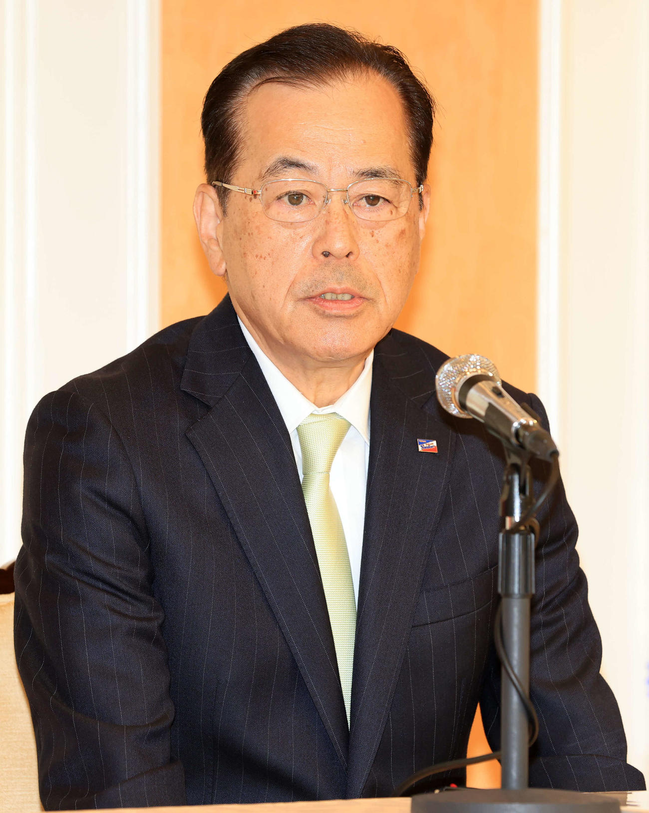 ヤクルト球団のオーナー就任会見に臨む林田代表取締役社長（撮影・浅見桂子）