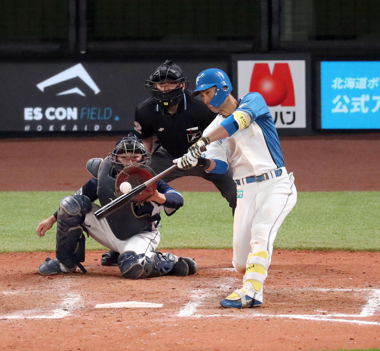 日本ハム対西武　9回裏日本ハム1死満塁、江越はサヨナラとなる左前適時打を放つ（撮影・佐藤翔太）