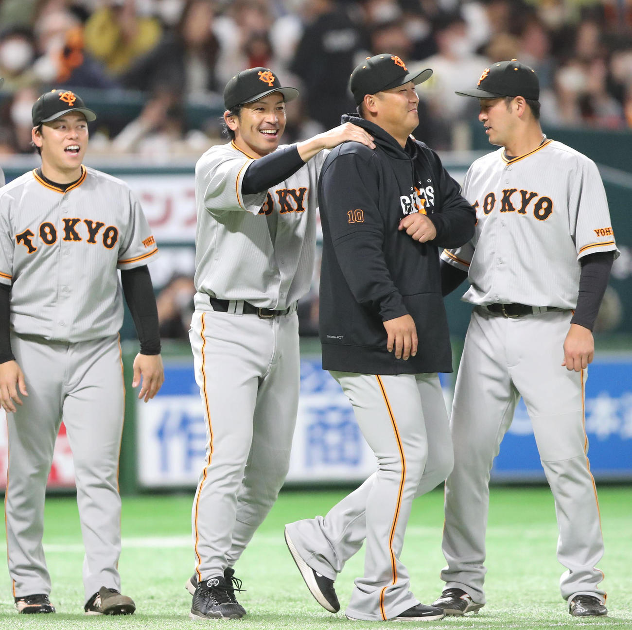 ソフトバンク対巨人　ソフトバンクに勝利し笑顔を見せる松田宣浩（撮影・梅根麻紀）