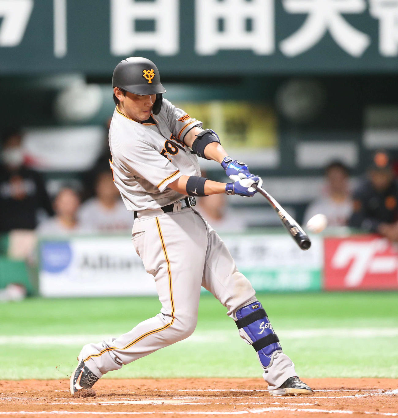 ソフトバンク対巨人　8回表巨人1死、小林は左越えに勝ち越しとなる本塁打を放つ（撮影・梅根麻紀）