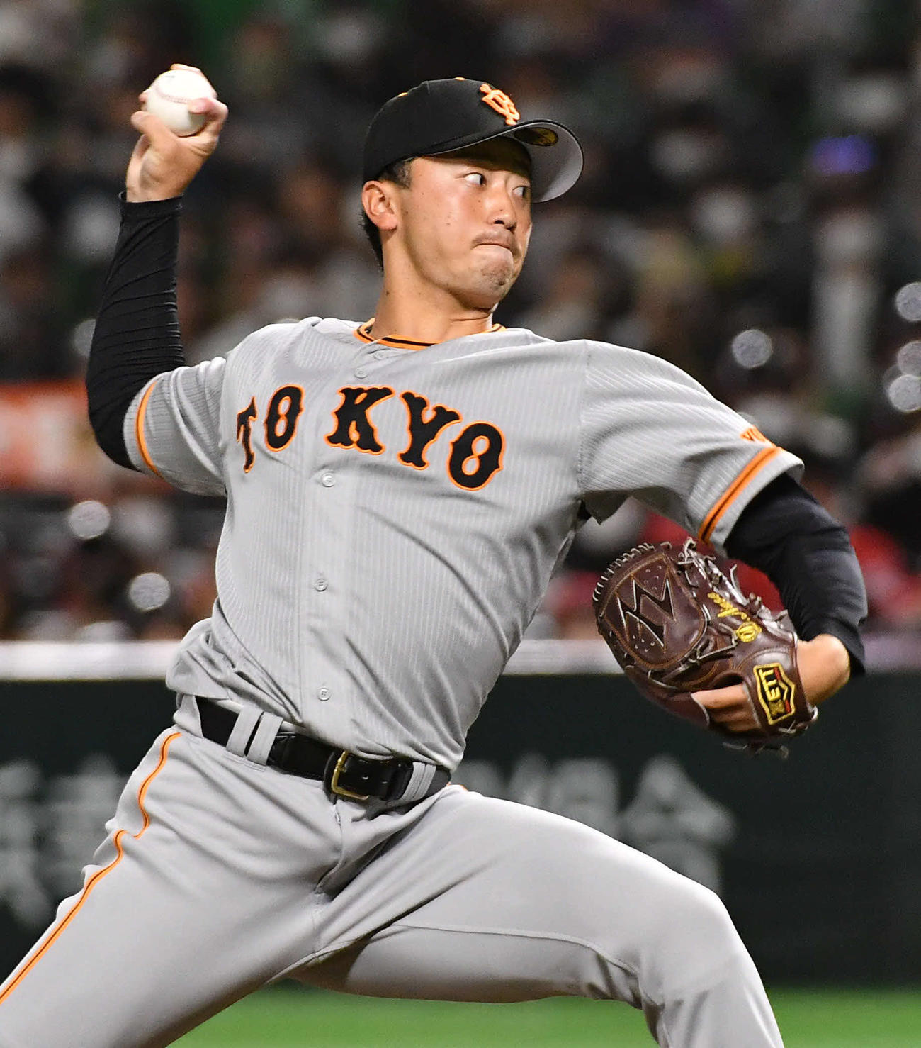 ソフトバンク対巨人　5回裏から登板した、巨人2番手の直江（撮影・岩下翔太）