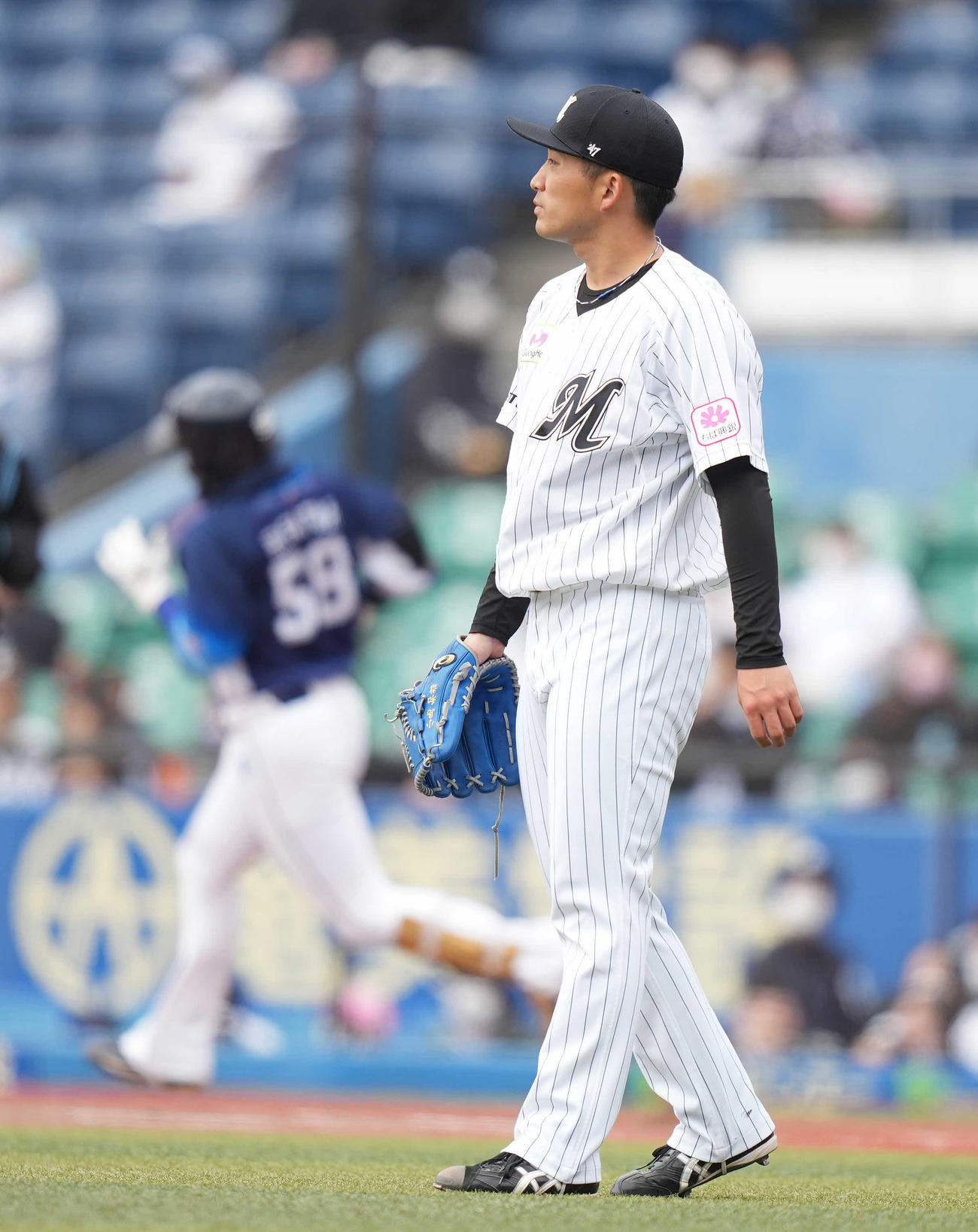 ロッテ対西武　5回表西武1死、佐藤に左越えソロ本塁打を浴びる小島（撮影・鈴木みどり）
