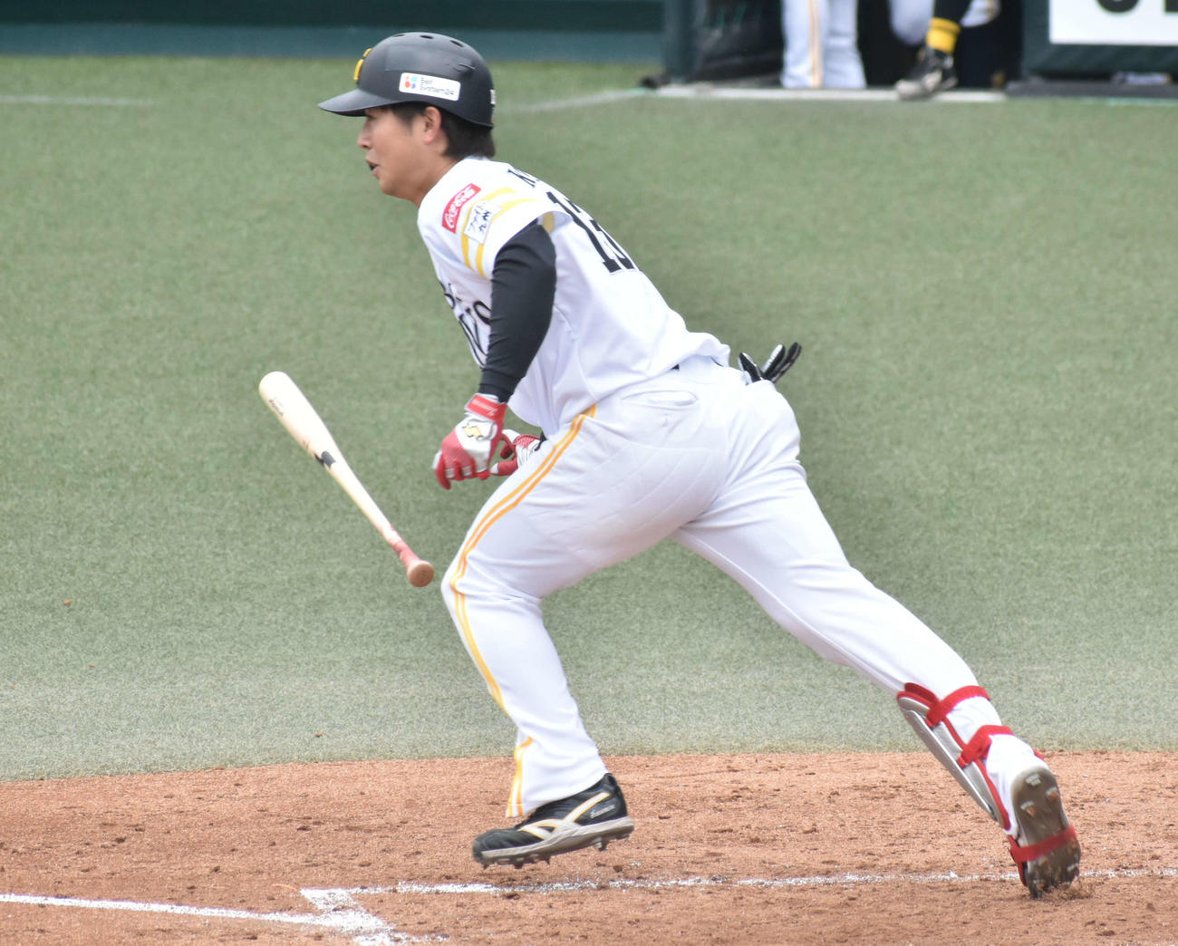 ソフトバンク対中日　3回に中前打を放つソフトバンク川村（撮影・只松憲）