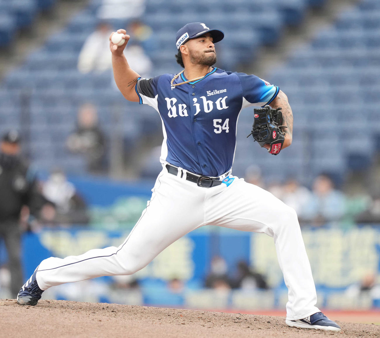 ロッテ対西武　6回裏から2番手で登板した西武ティノコ（撮影・鈴木みどり）