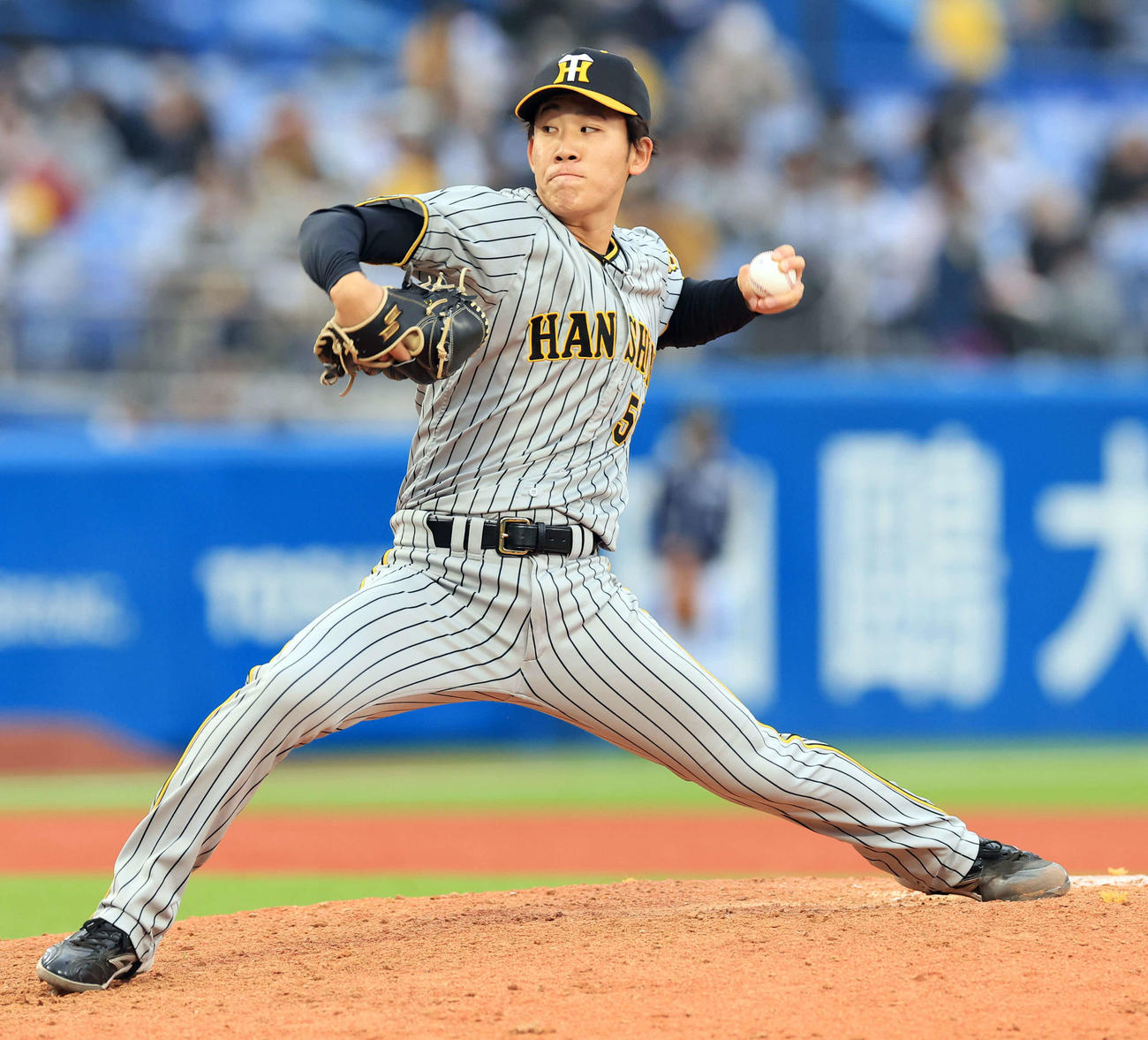 ヤクルト対阪神　9回裏ヤクルトの攻撃を抑えた富田（撮影・浅見桂子）