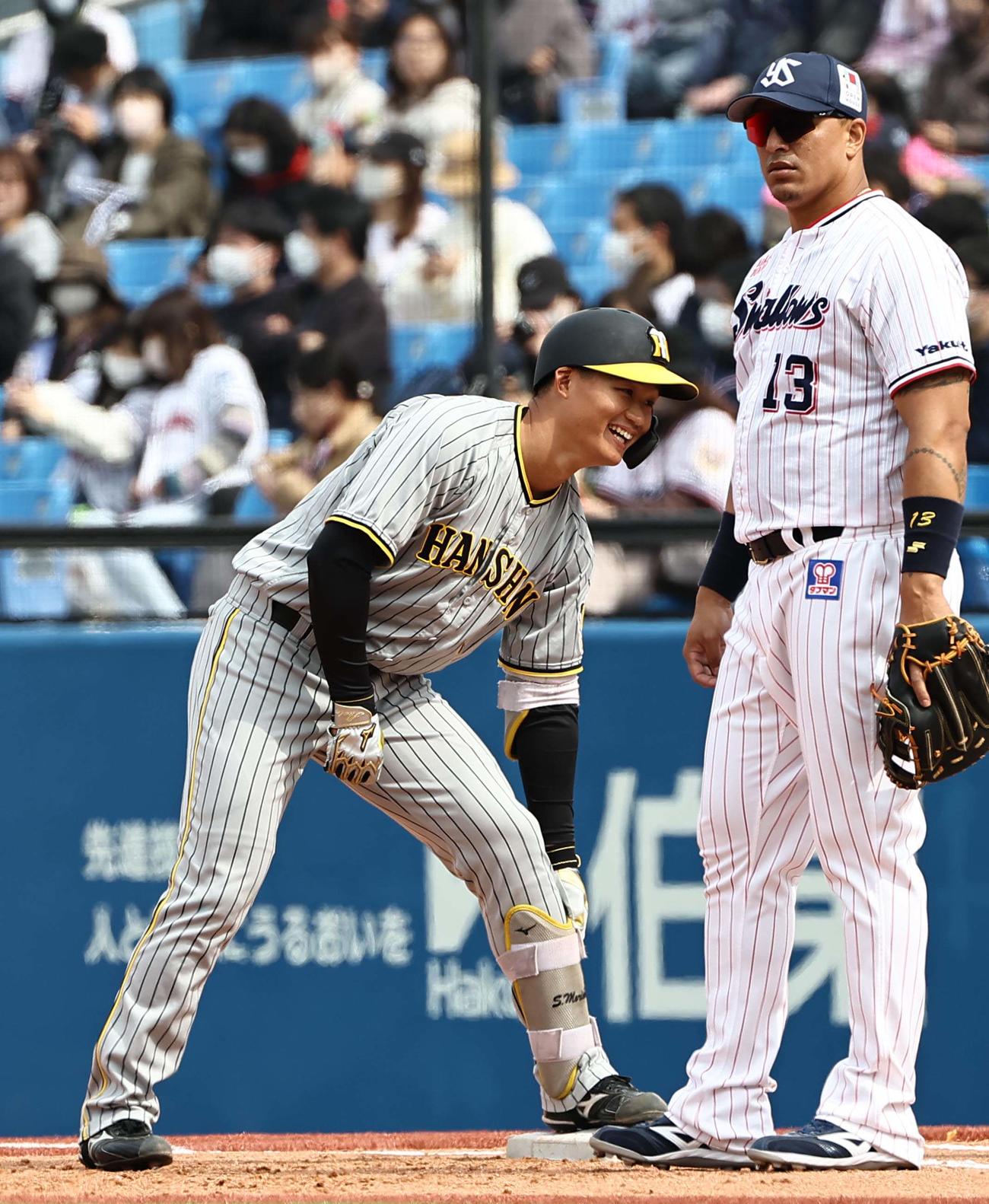 ヤクルト対阪神　2回表阪神無死、中前打を放った森下は笑顔を見せる（撮影・上田博志）