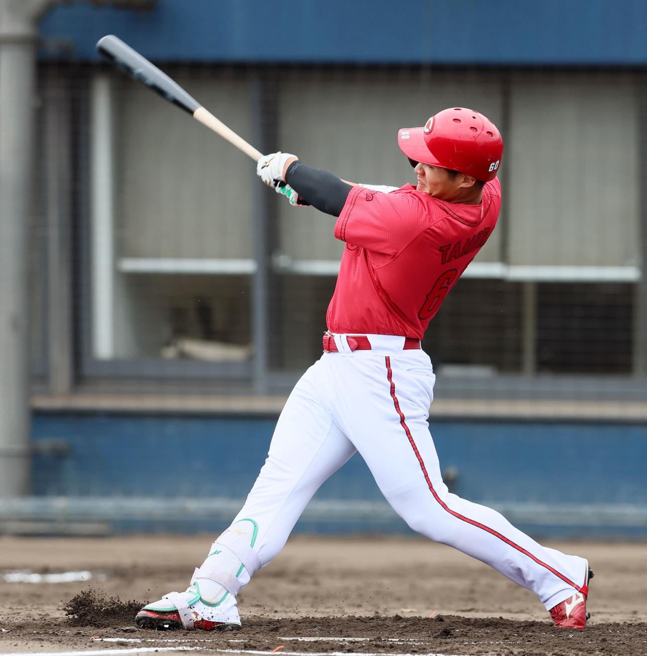 オリックス対広島　7回表広島無死、田村は右越え本塁打を放つ（撮影・加藤哉）