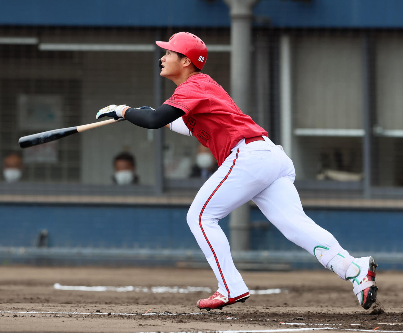 オリックス対広島　7回表広島無死、田村は右越え本塁打を放つ（撮影・加藤哉）