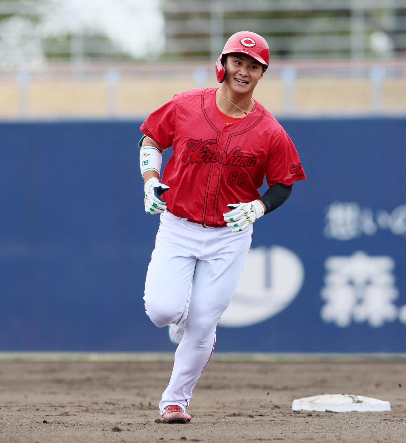 オリックス対広島　7回表広島無死、田村は右越え本塁打を放つ（撮影・加藤哉）