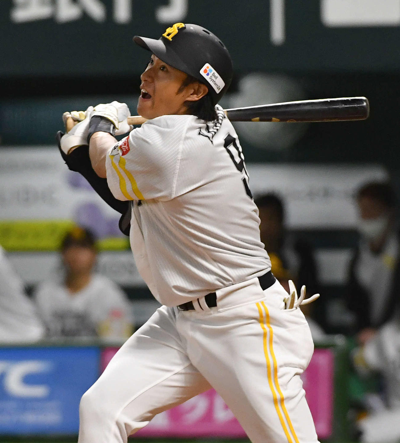 ソフトバンク対DeNA 5回裏ソフトバンク1死二、三塁、柳田は左越え逆転2点適時二塁打を放つ（撮影・岩下翔太）