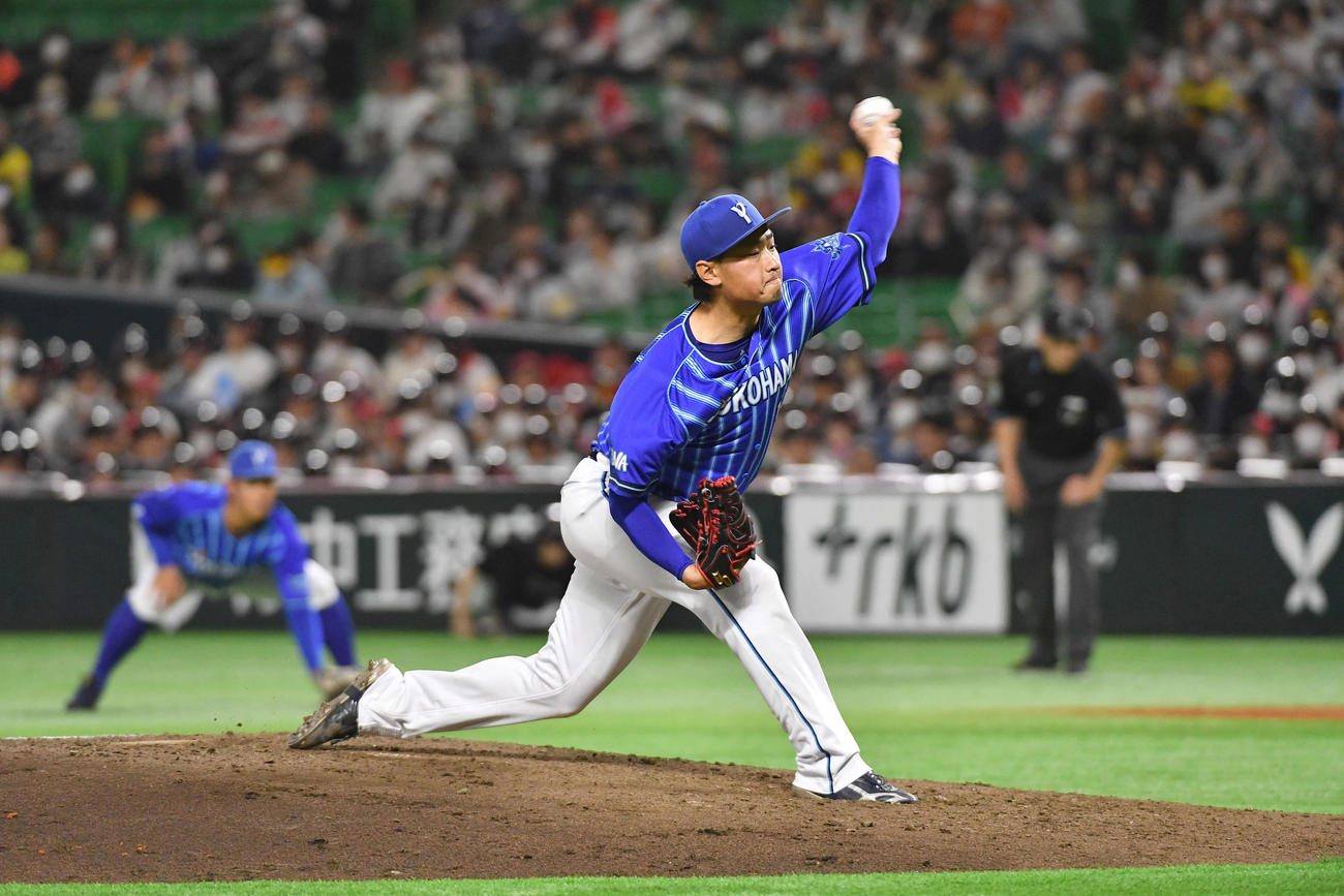 ソフトバンク対DeNA　力投するDeNA先発の石田（撮影・岩下翔太）