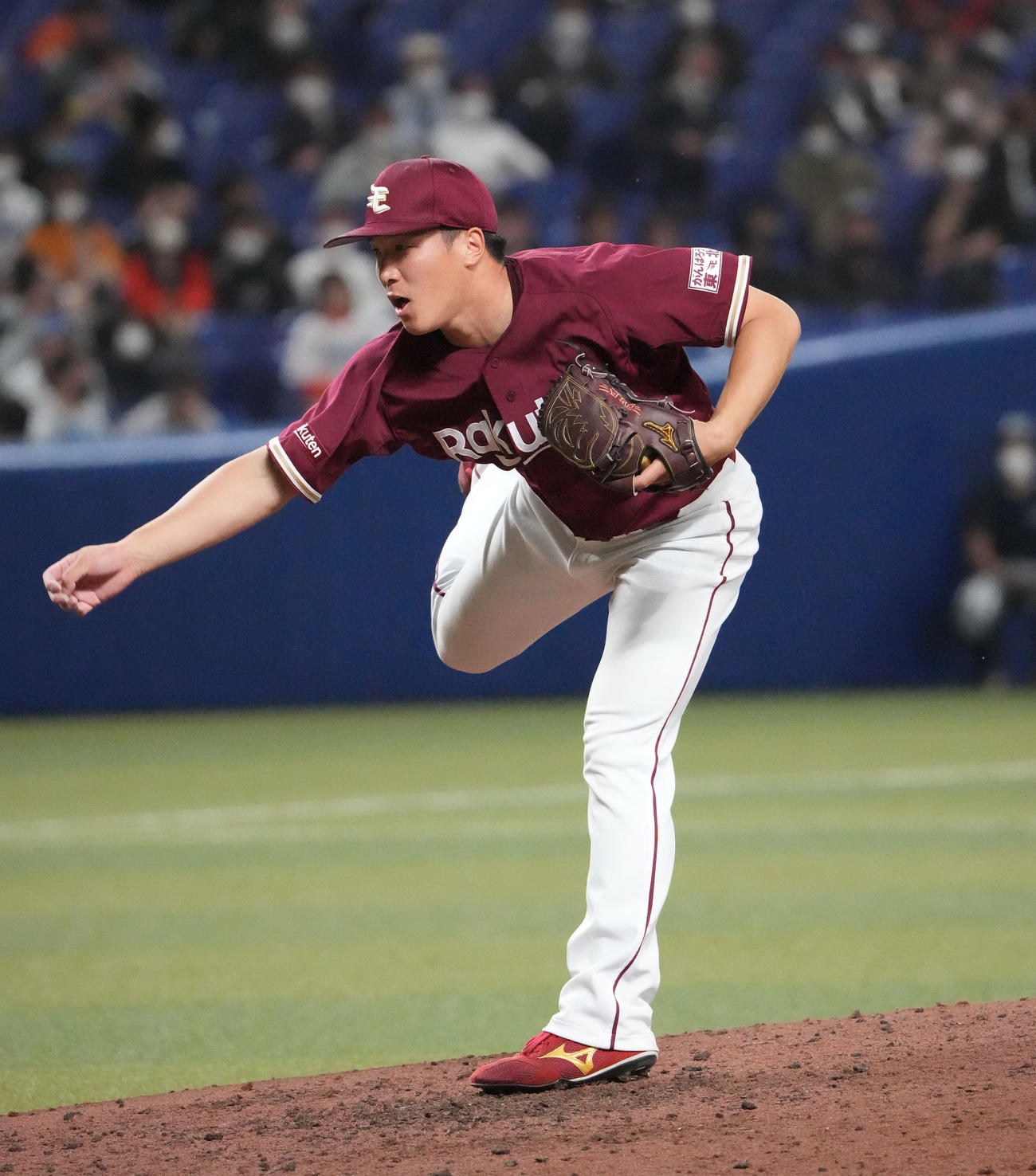 中日対楽天　7回裏、楽天4番手で登板する小孫（撮影・森本幸一）