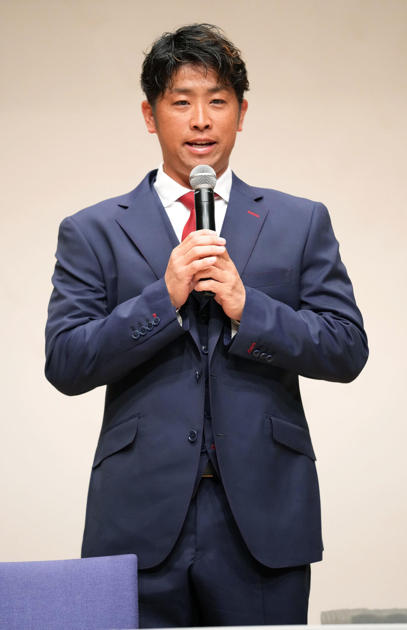 BC・埼玉に練習生として入団会見を行い、あいさつをする清田（撮影・狩俣裕三）