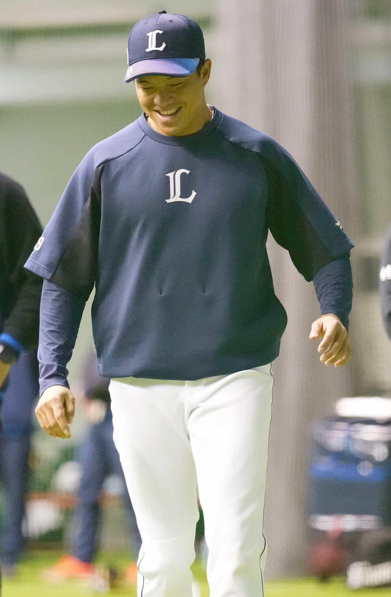 練習の合間に笑顔を見せる西武呉念庭（撮影・鈴木みどり）