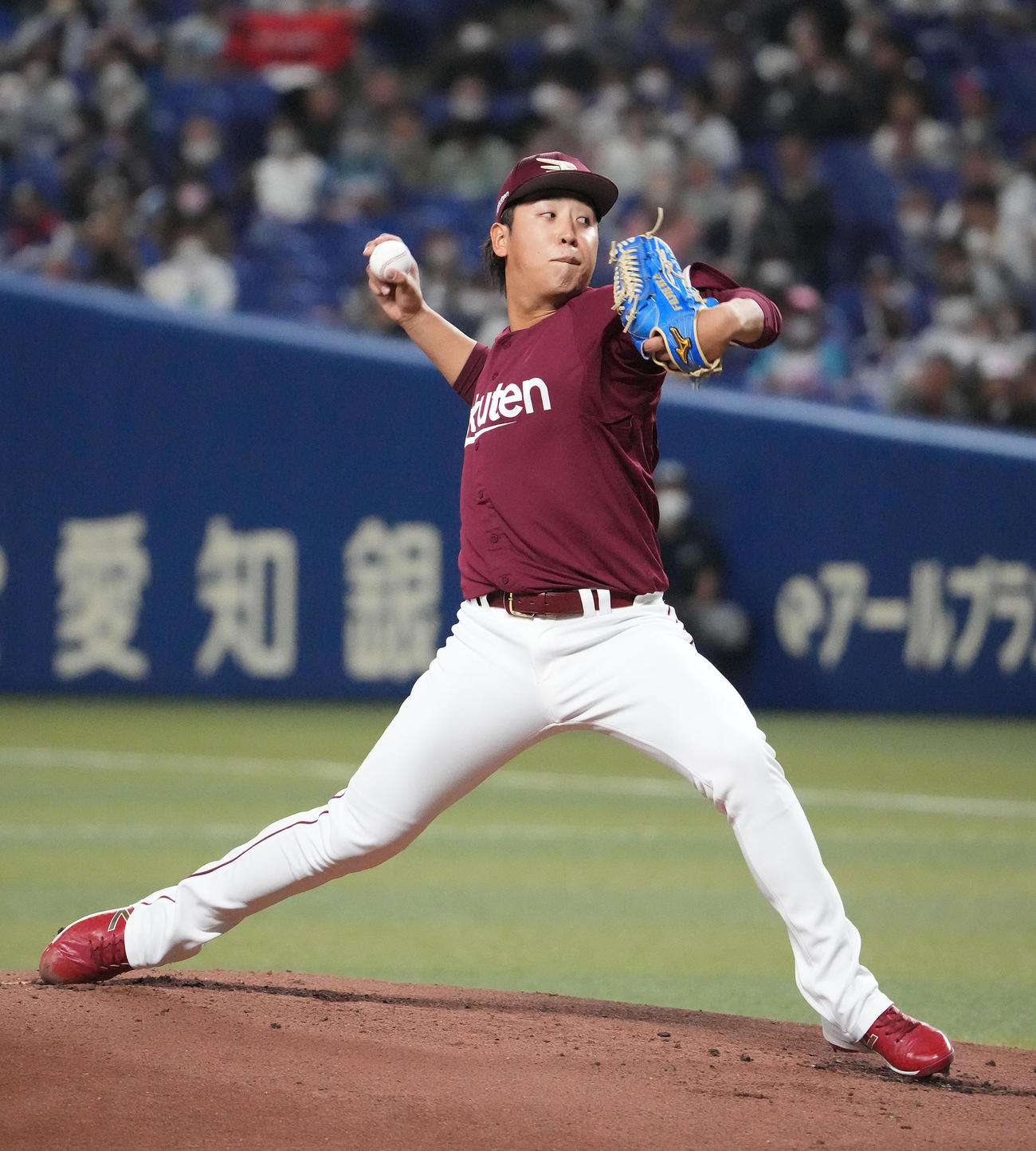 中日対楽天　1回裏、登板する楽天先発の藤平（撮影・森本幸一）