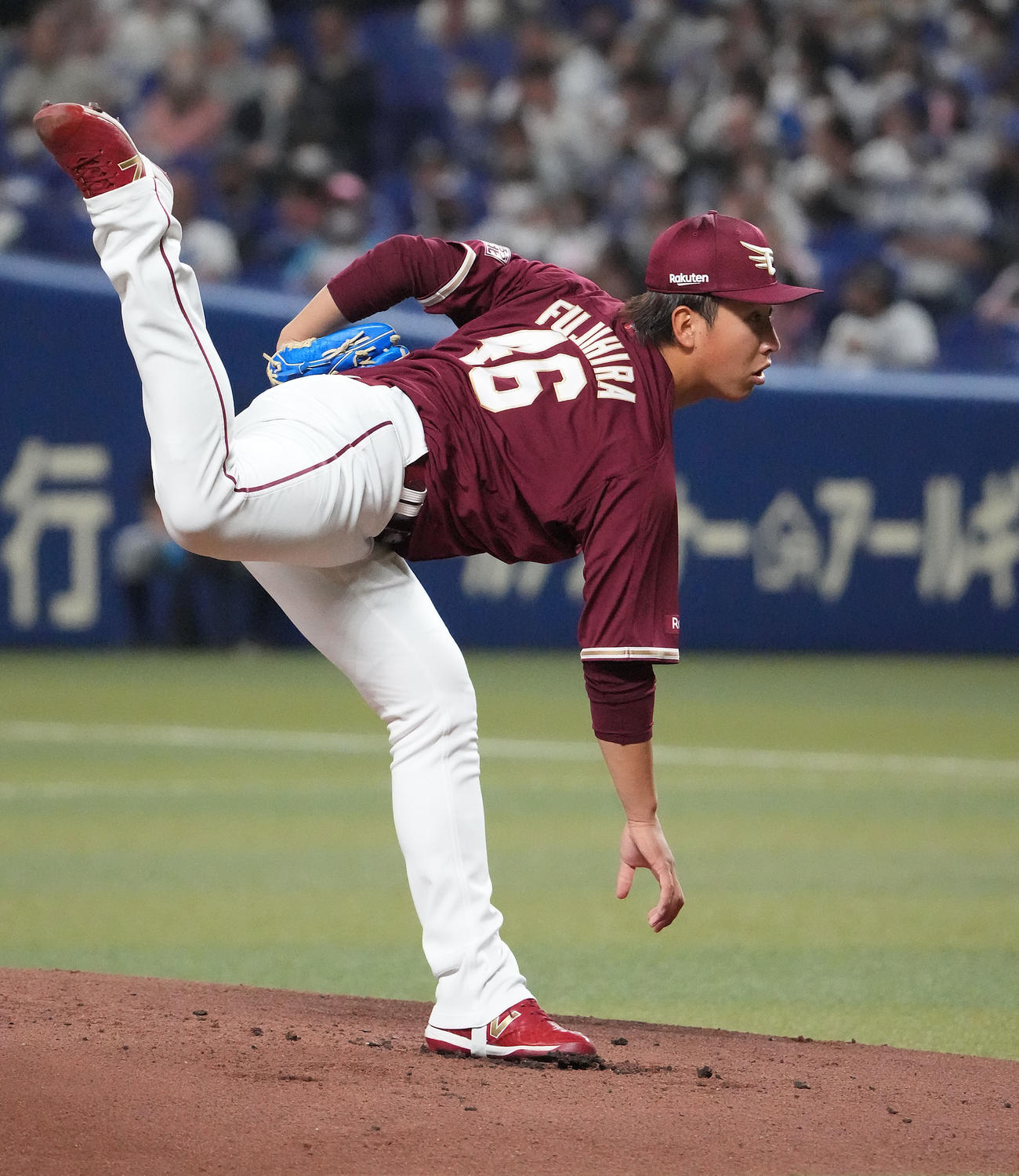 中日対楽天　1回裏、登板する楽天先発の藤平（撮影・森本幸一）