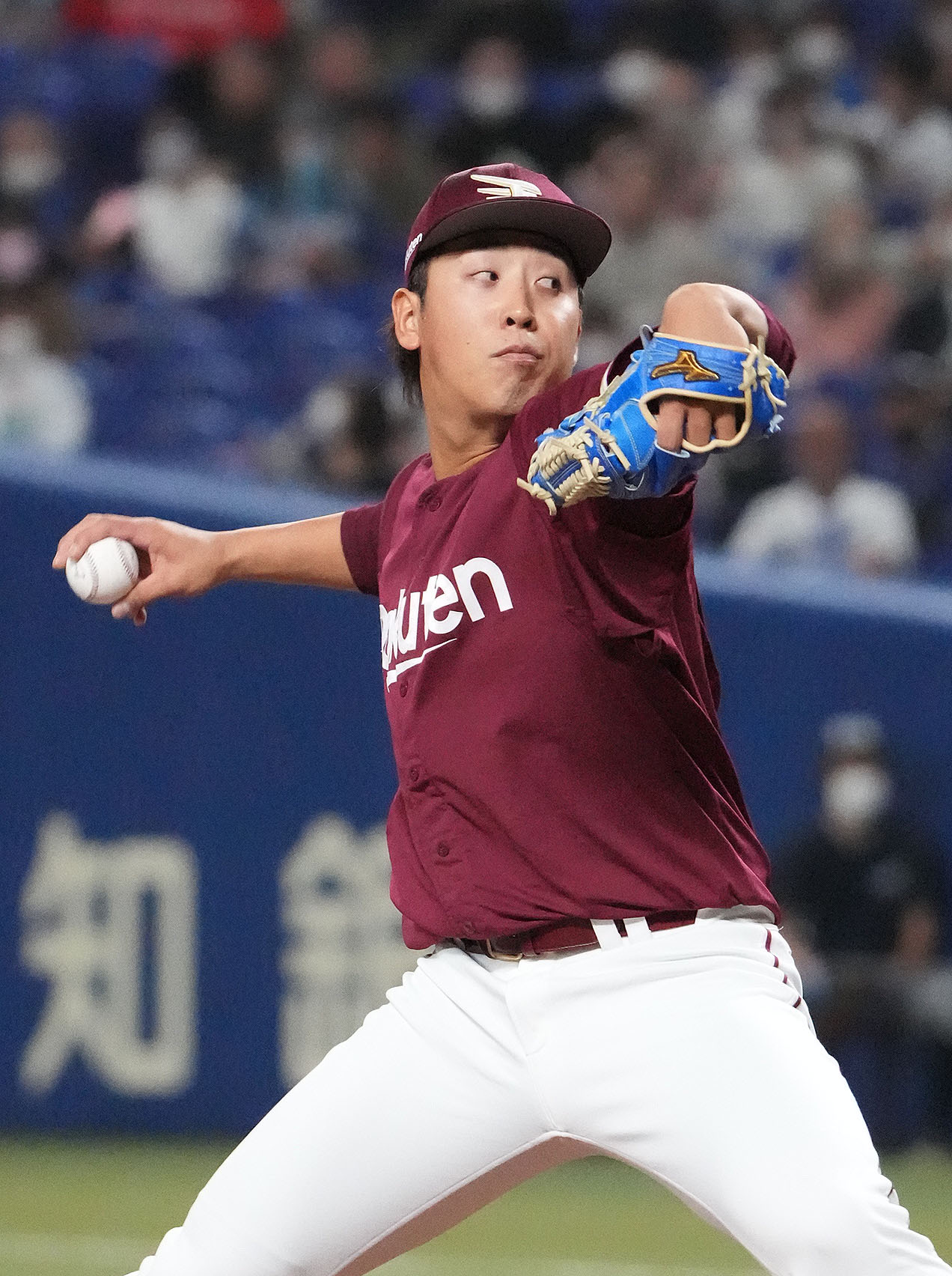 中日対楽天　1回裏、登板する楽天先発の藤平（撮影・森本幸一）