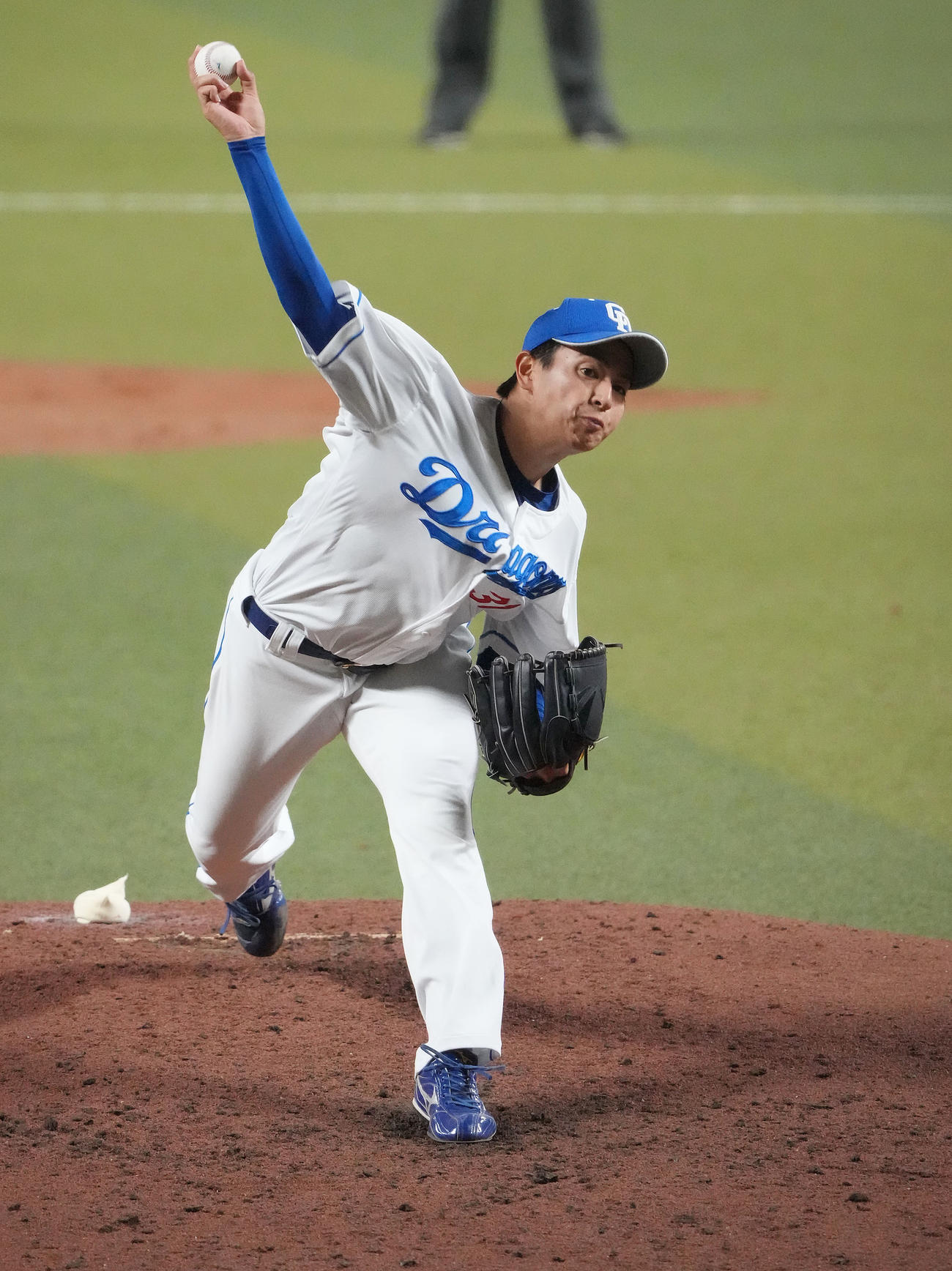 中日対楽天　2回表、力投する中日先発の仲地（撮影・森本幸一）