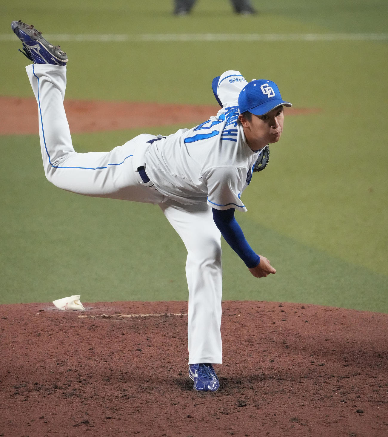 中日対楽天　2回表、力投する中日先発の仲地（撮影・森本幸一）