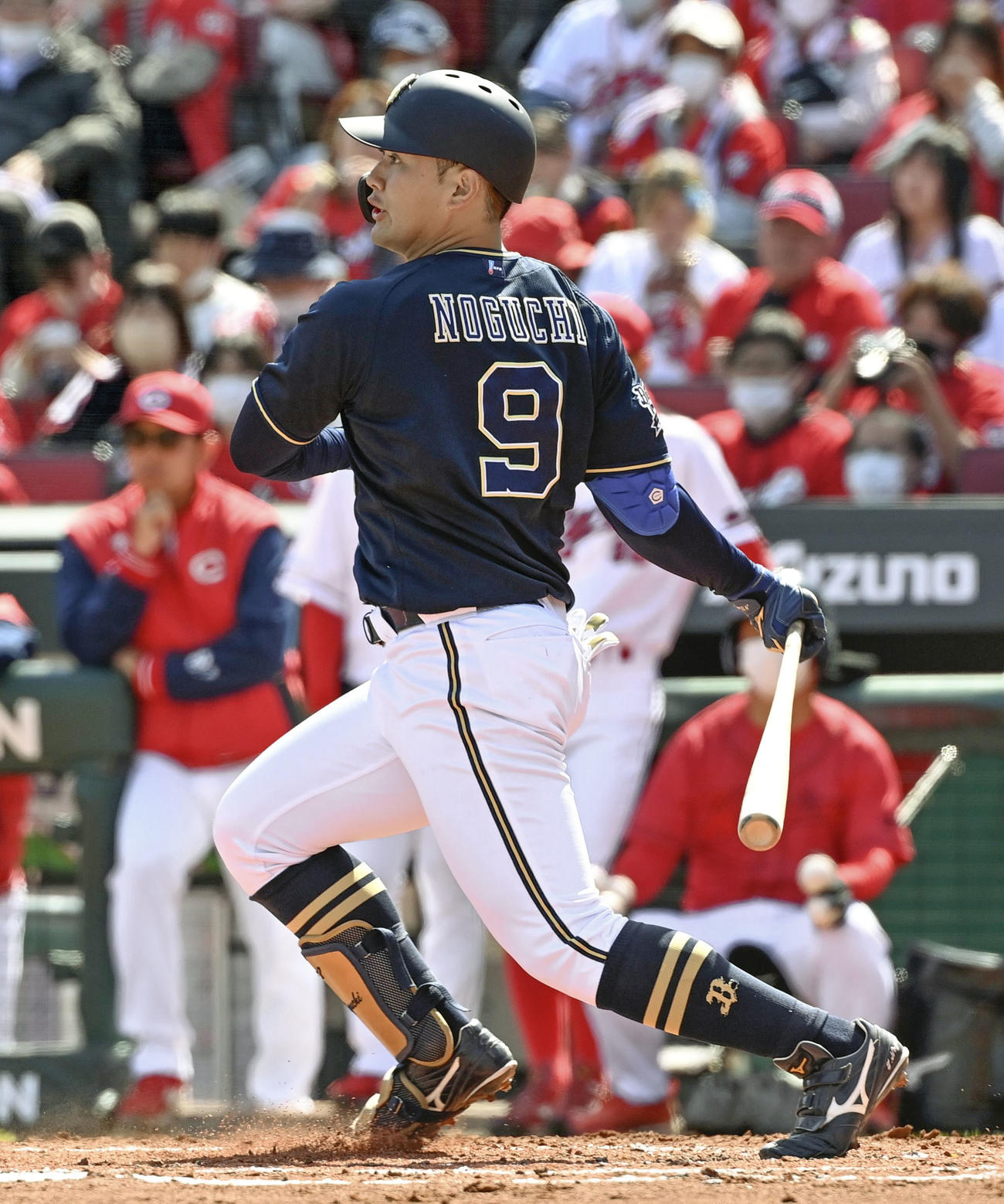 3回、中前打を放つオリックス野口智哉（共同）