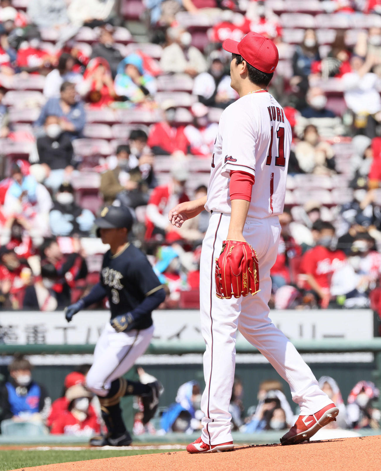 オープン戦広島対オリックス　1回表オリックス無死、野口に先制中越え弾を浴びた広島先発の九里（撮影・加藤孝規）