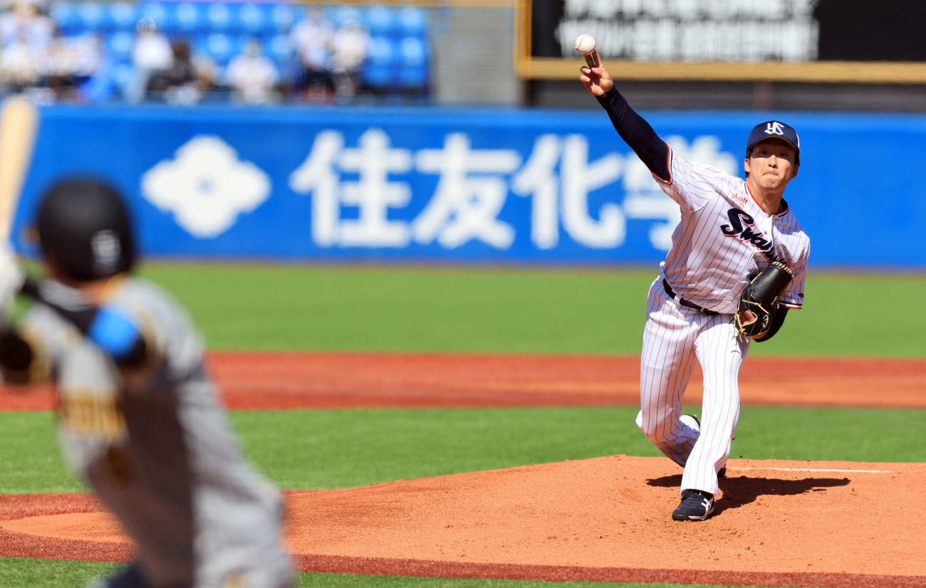 ヤクルト対阪神　力投するヤクルト先発の吉村。打者近本（撮影・浅見桂子）