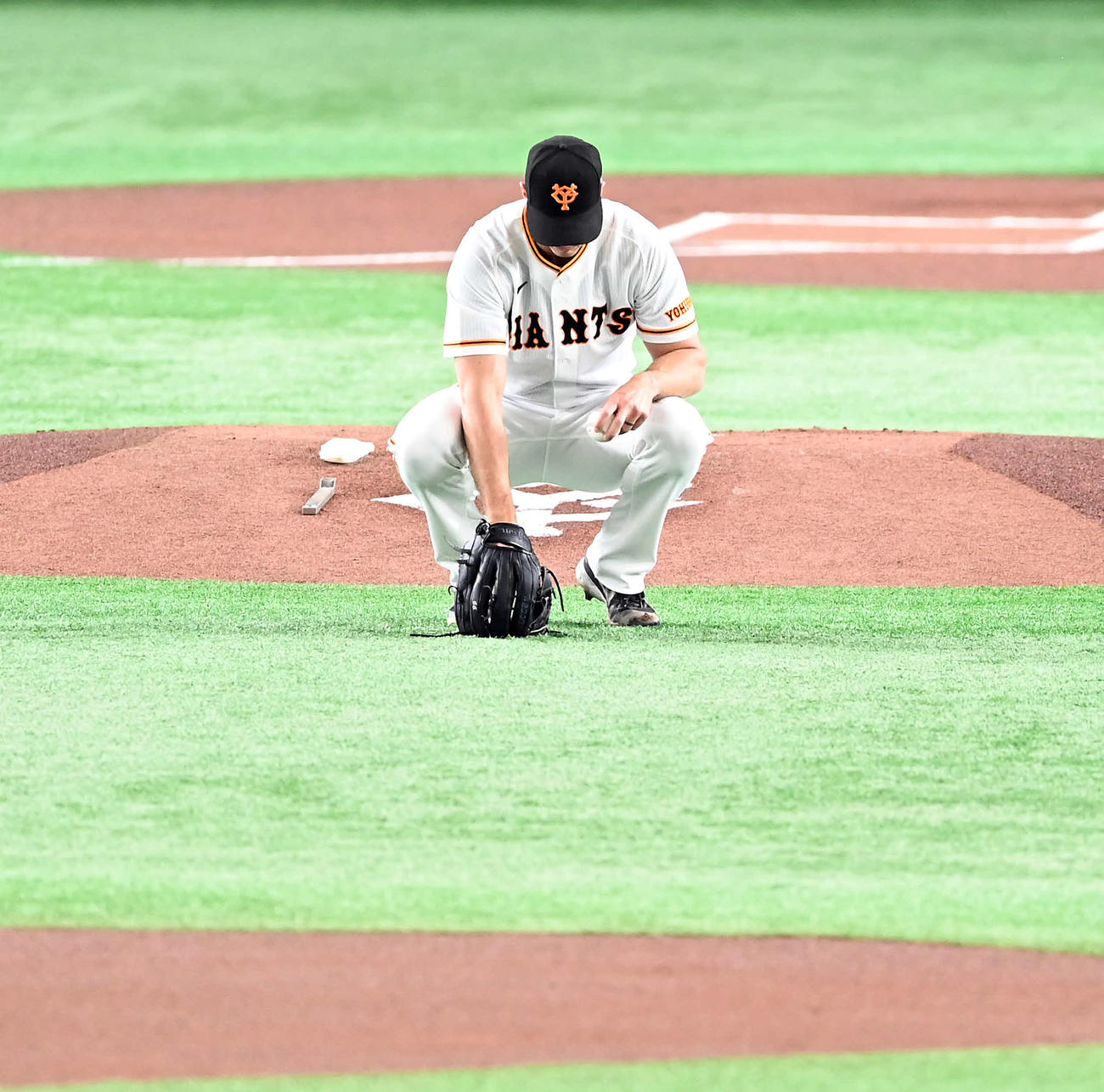 巨人対日本ハム　試合前、集中する巨人の先発グリフィン（撮影・たえ見朱実）
