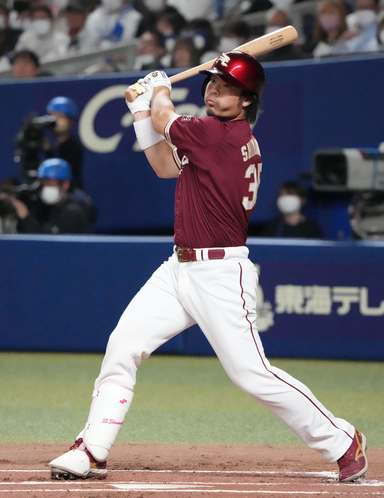 中日対楽天　1回表楽天1死二塁、左適時二塁打を放つ島内（撮影・森本幸一）