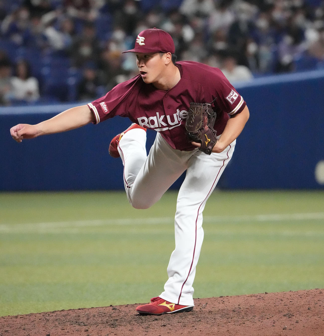 中日対楽天　6回裏、楽天3番手で登板する小孫（撮影・森本幸一）