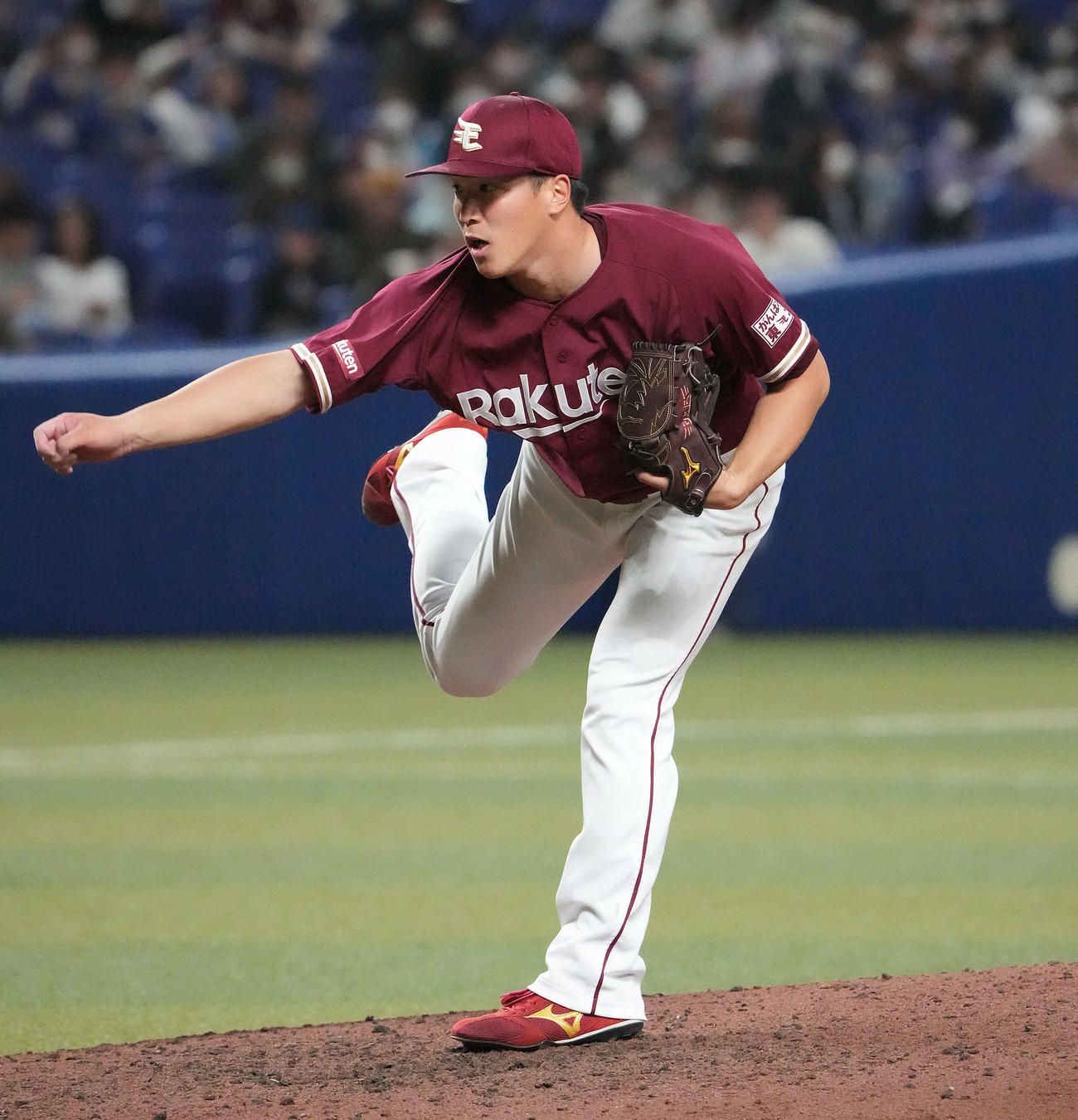 中日対楽天　6回裏、楽天3番手で登板する小孫（撮影・森本幸一）