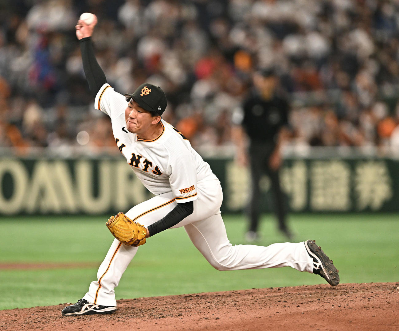 巨人対日本ハム　巨人2番手で投球する田中千（撮影・滝沢徹郎）