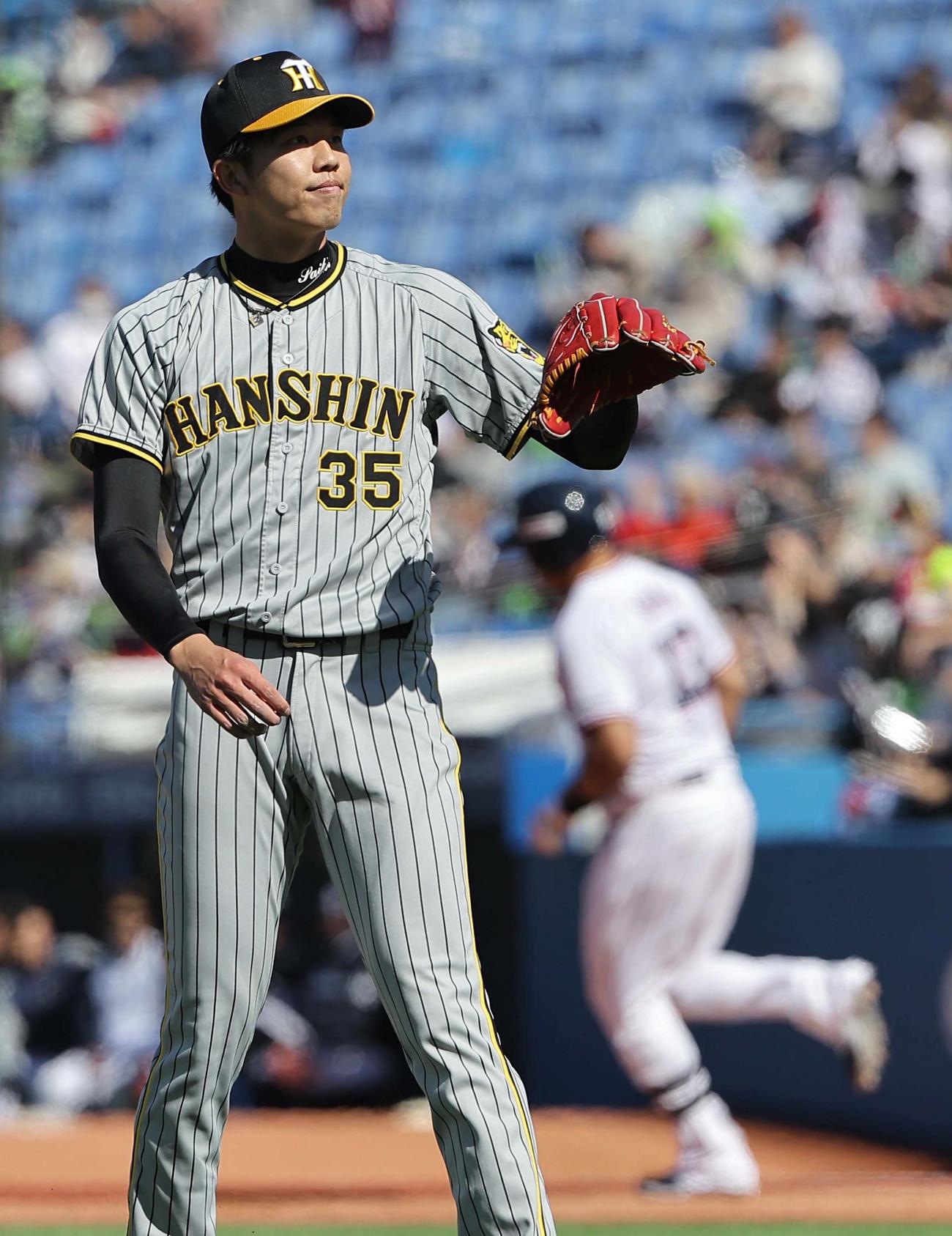 ヤクルト対阪神　4回裏ヤクルト無死二塁、才木はオスナに2点本塁打を浴びる（撮影・上田博志）