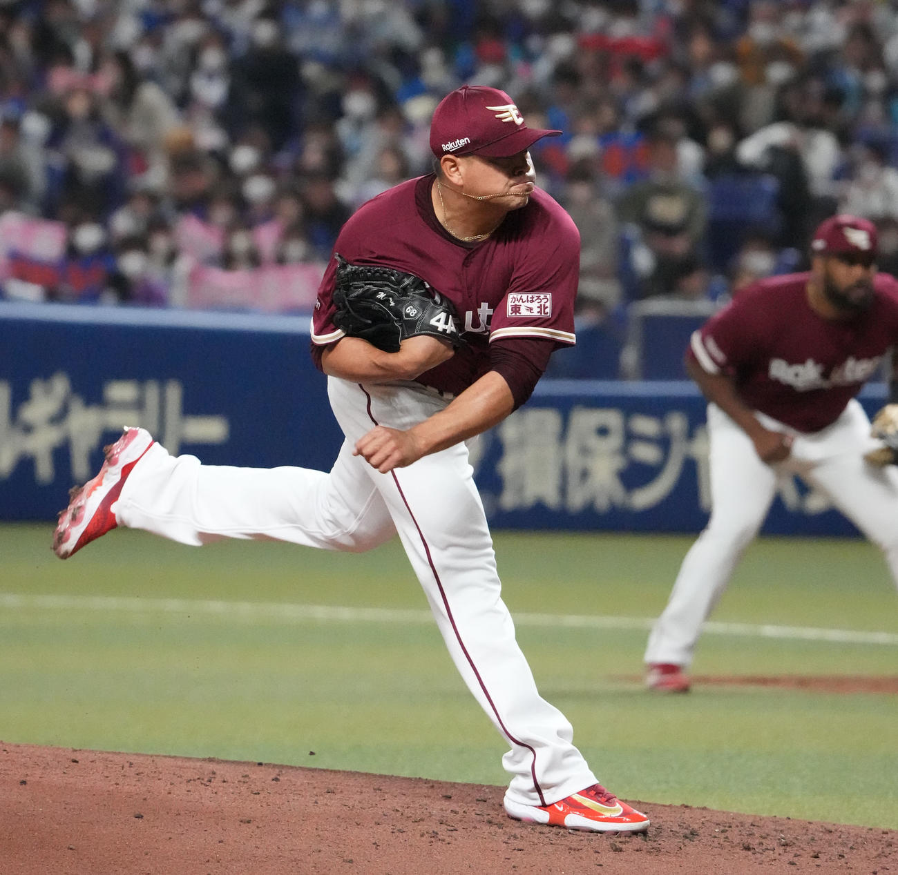 中日対楽天　1回裏、登板する楽天先発のバニュエロス（撮影・森本幸一）