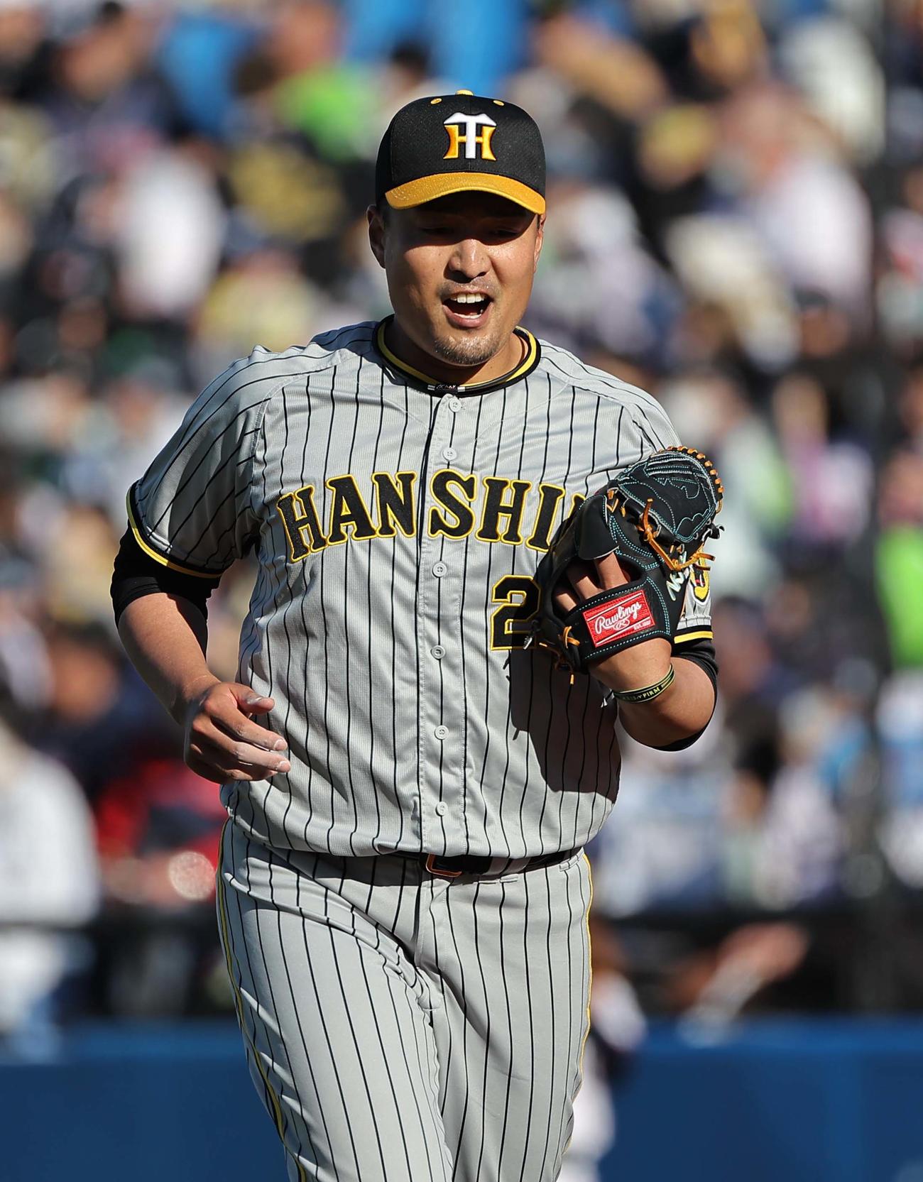 ヤクルト対阪神　2番手で登板した秋山はヤクルト打線を3回無失点に抑えた（撮影・上田博志）
