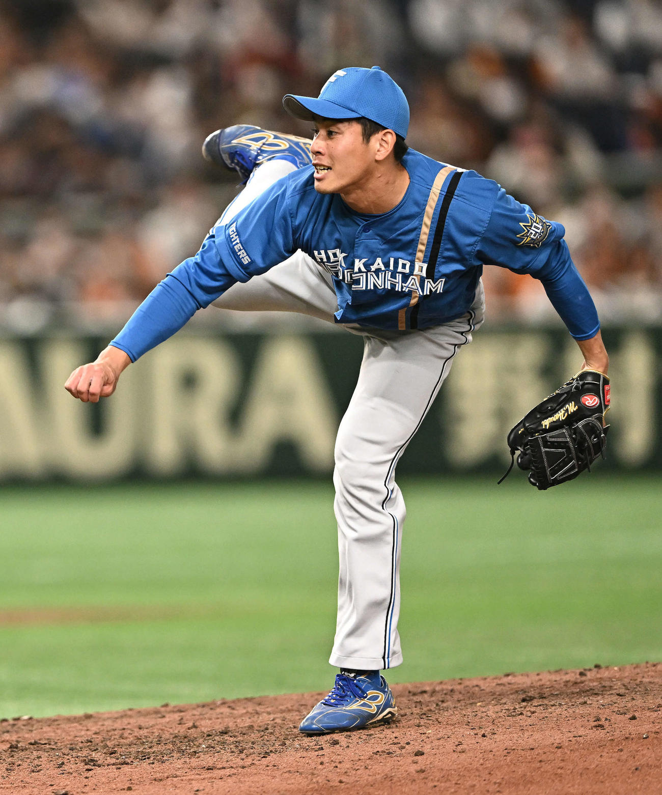 巨人対日本ハム　日本ハム4番手で投球する宮内（撮影・滝沢徹郎）