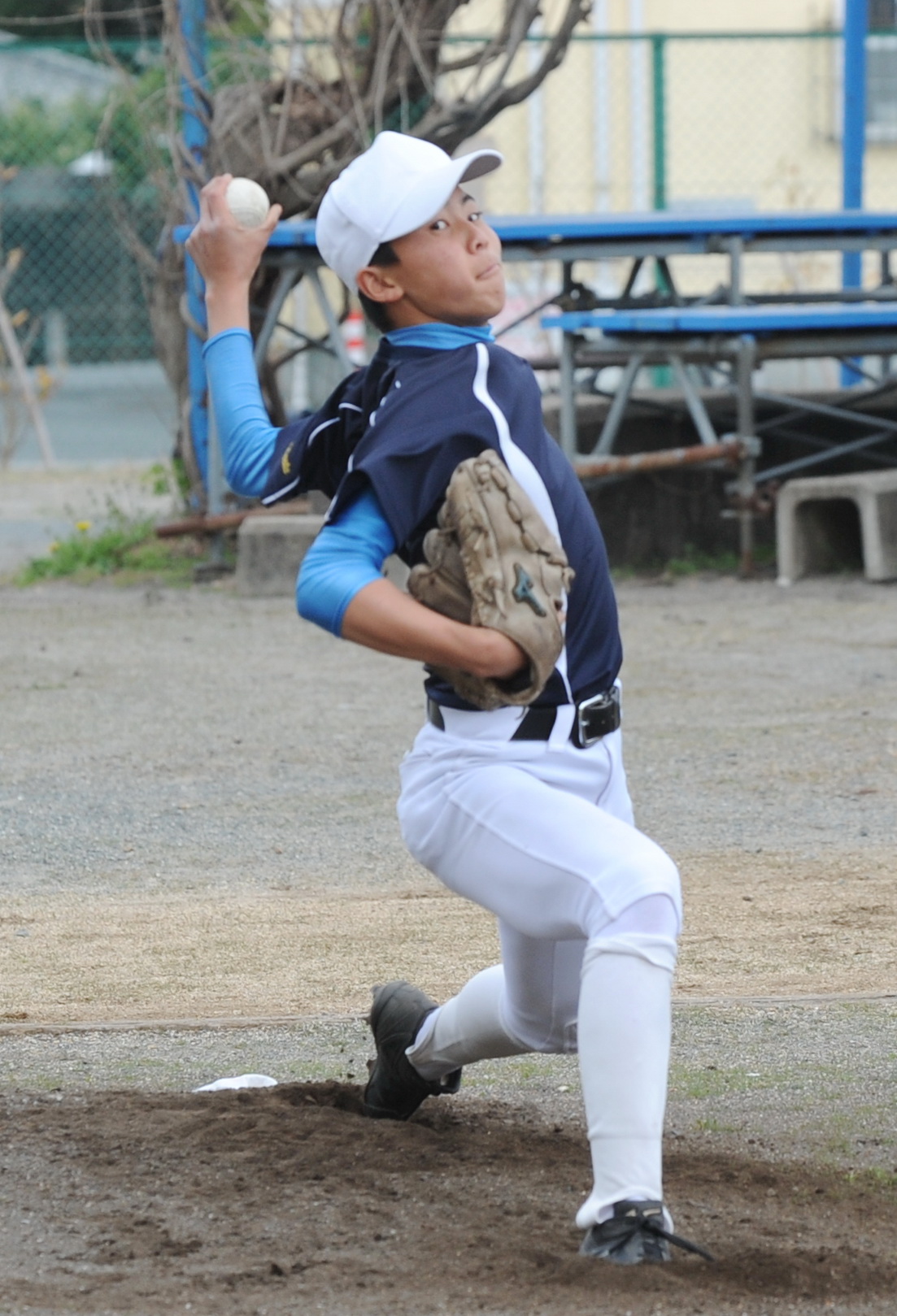 投球練習をする三ケ日中の井口（23年3月17日撮影）