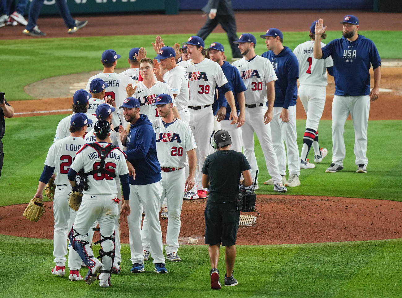 米国対キューバ　キューバに勝利し決勝進出を果たした米国ナイン（撮影・垰建太）