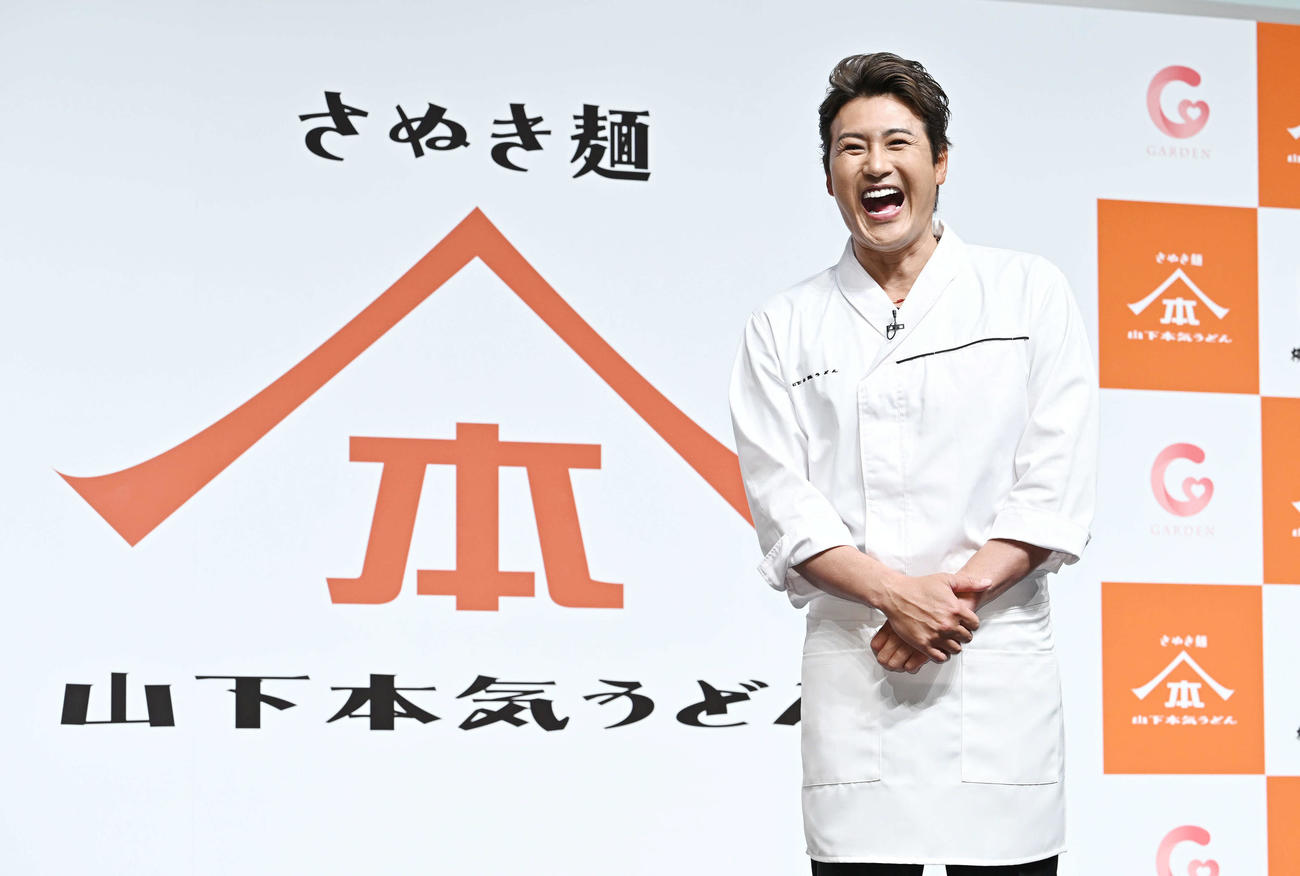 「山下本気うどん　フランチャイズ募集開始発表会」で笑顔を見せる日本ハム新庄監督（撮影・滝沢徹郎）