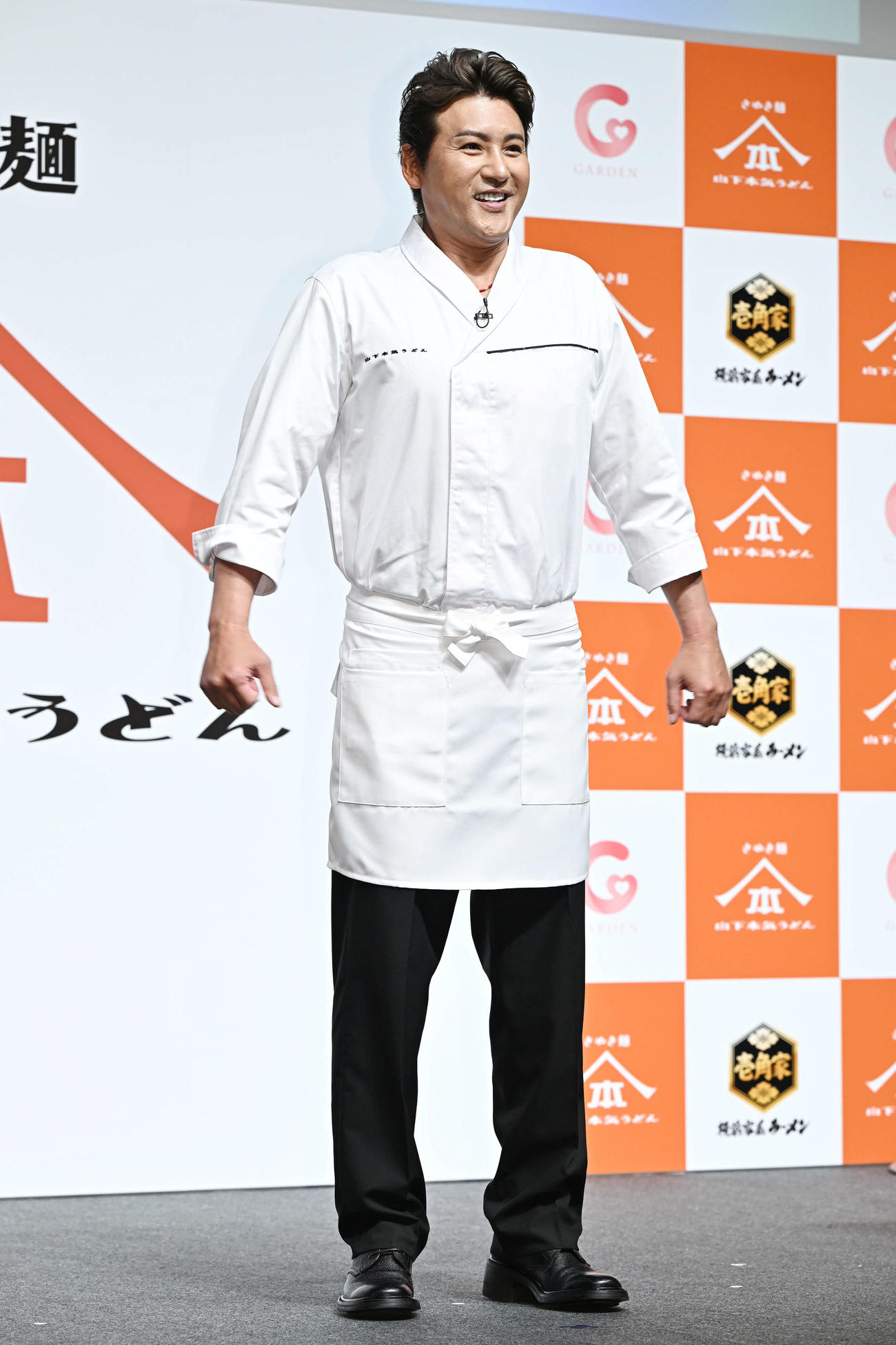 山下本気うどんのスタッフの衣装で登場した日本ハム新庄監督（撮影・滝沢徹郎）