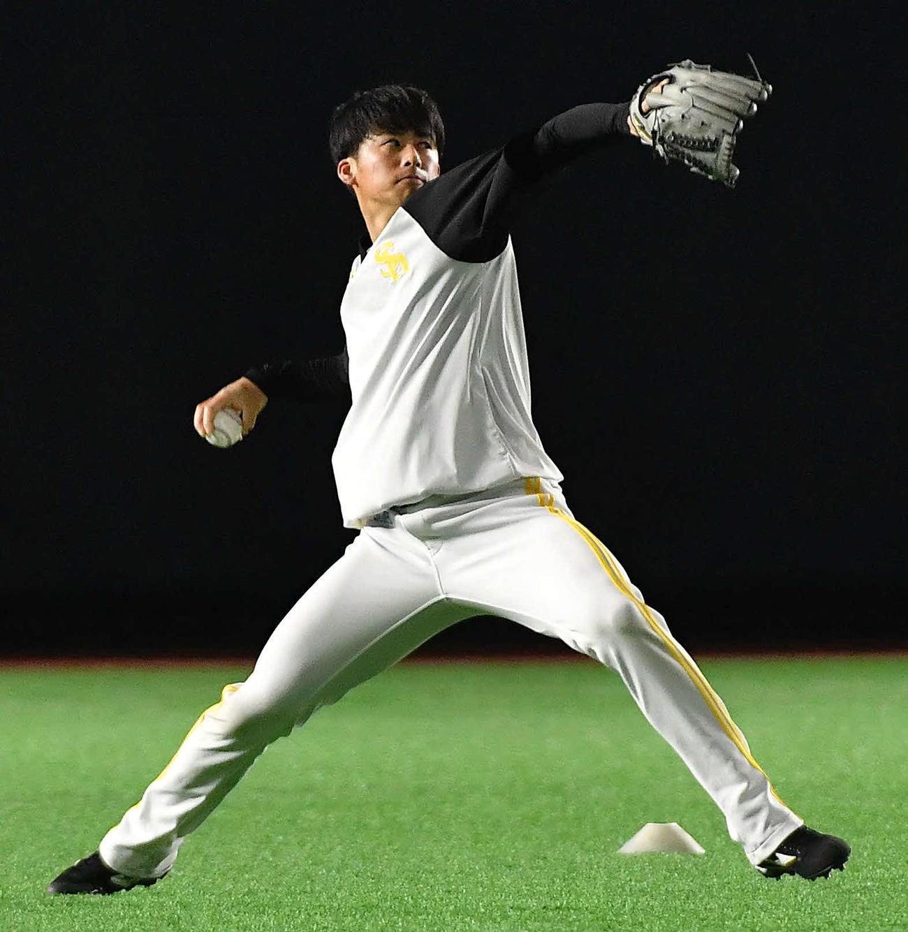 キャッチボールを行う板東（撮影・岩下翔太）