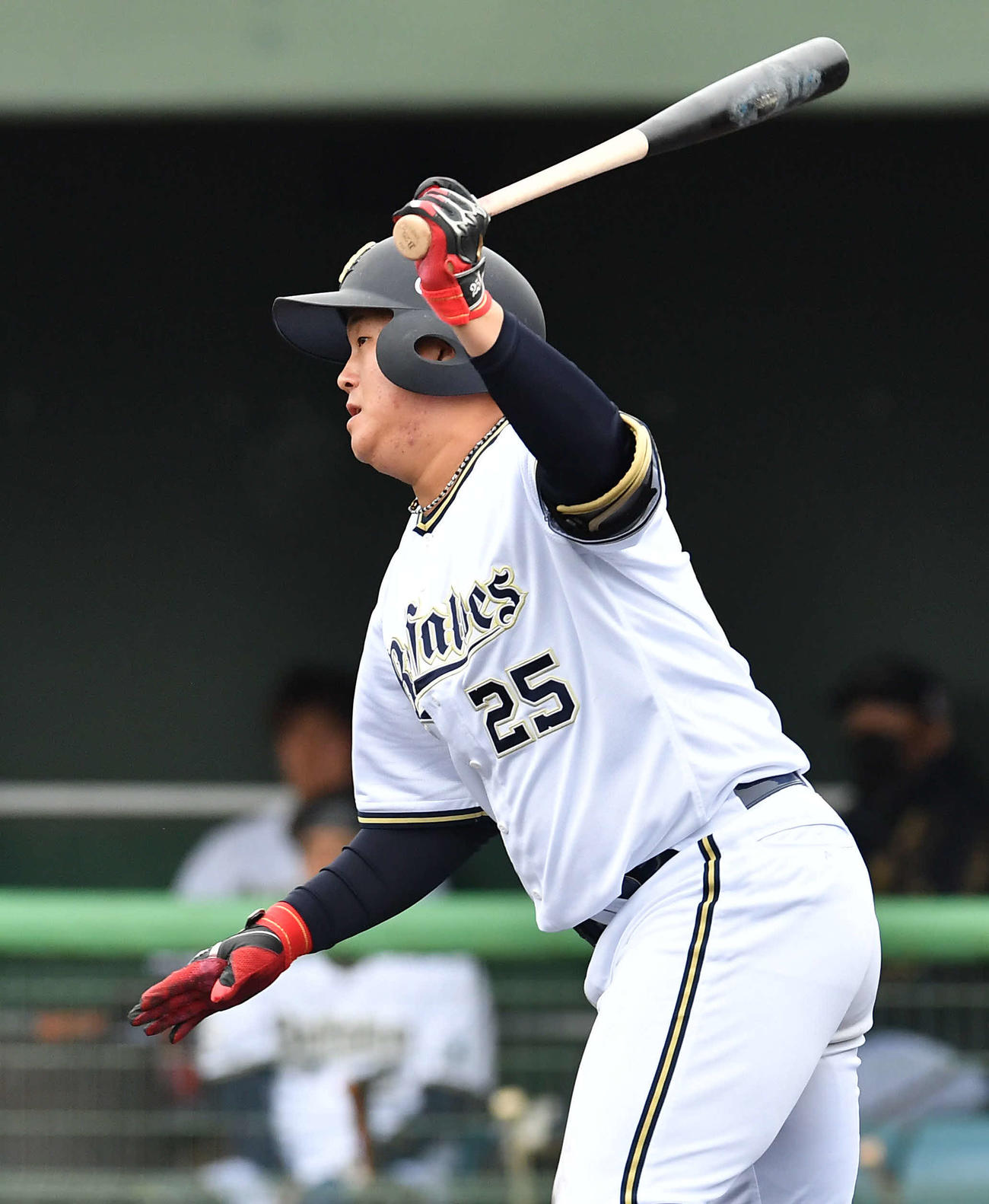 練習試合　楽天戦の1回、左前に同点適時打を放つオリックス内藤鵬（23年2月23日撮影）