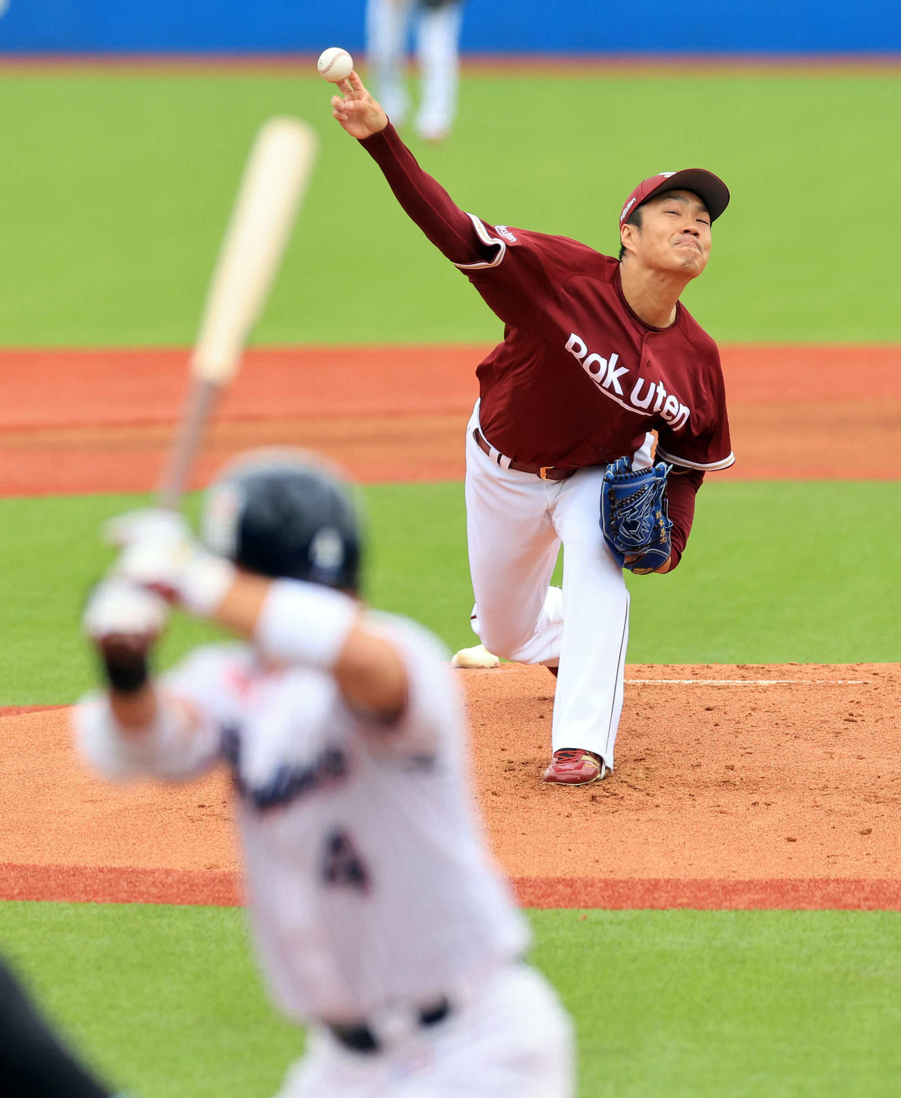 ヤクルト対楽天　1回裏ヤクルト無死、丸山和に投げ込む楽天先発の則本（撮影・浅見桂子）