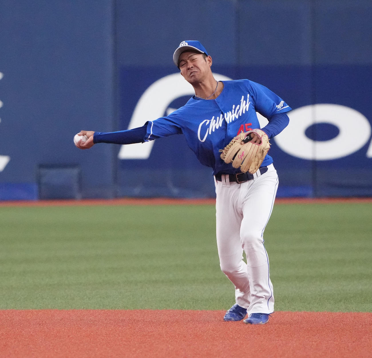 オリックス対中日戦　5回裏オリックス2死二塁、佐野皓の遊ゴロを好守でアウトにする龍空（撮影・森本幸一）