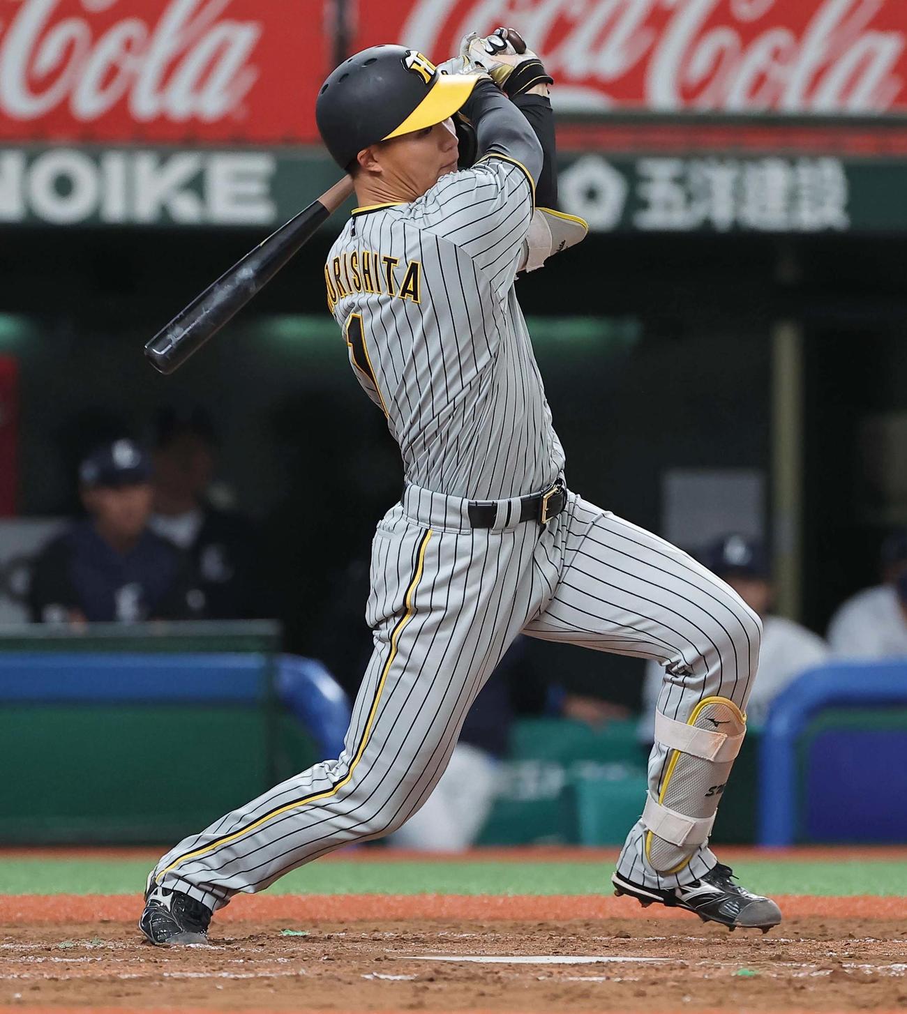 西武対阪神　9回表阪神1死、森下は右前打を放つ（撮影・上田博志）
