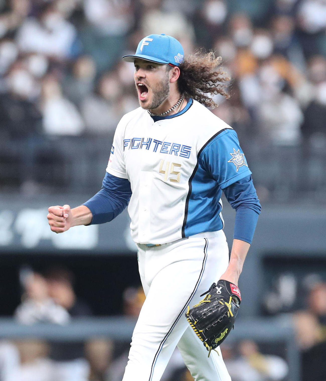 日本ハム対ソフトバンク　1回表ソフトバンク1死一塁、柳田を投併殺に仕留め雄たけびをあげるポンセ（撮影・佐藤翔太）